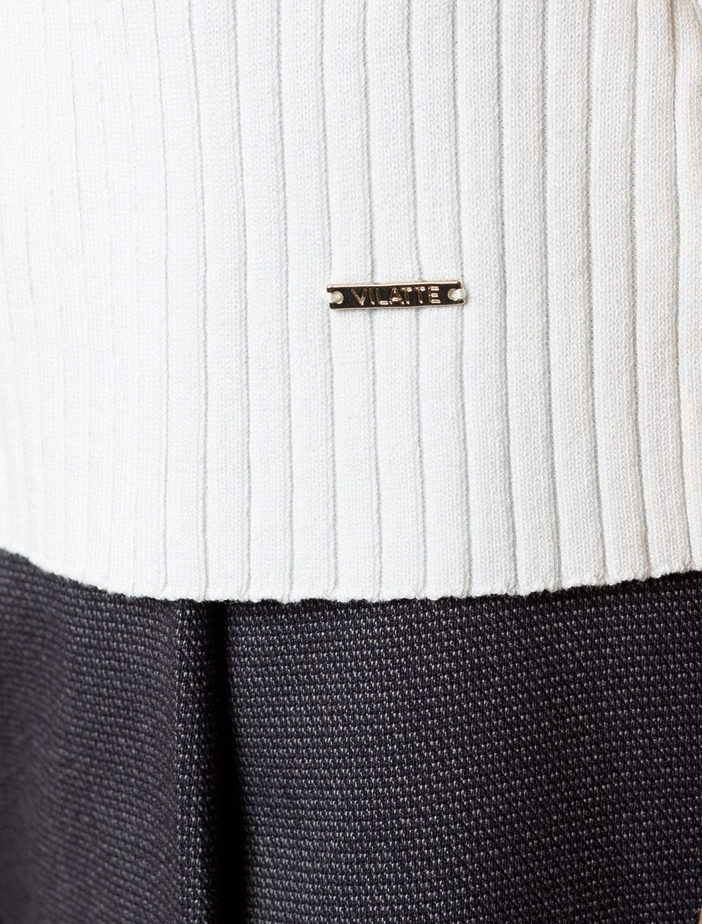 D39.337 Джемпер женский натуральный белый