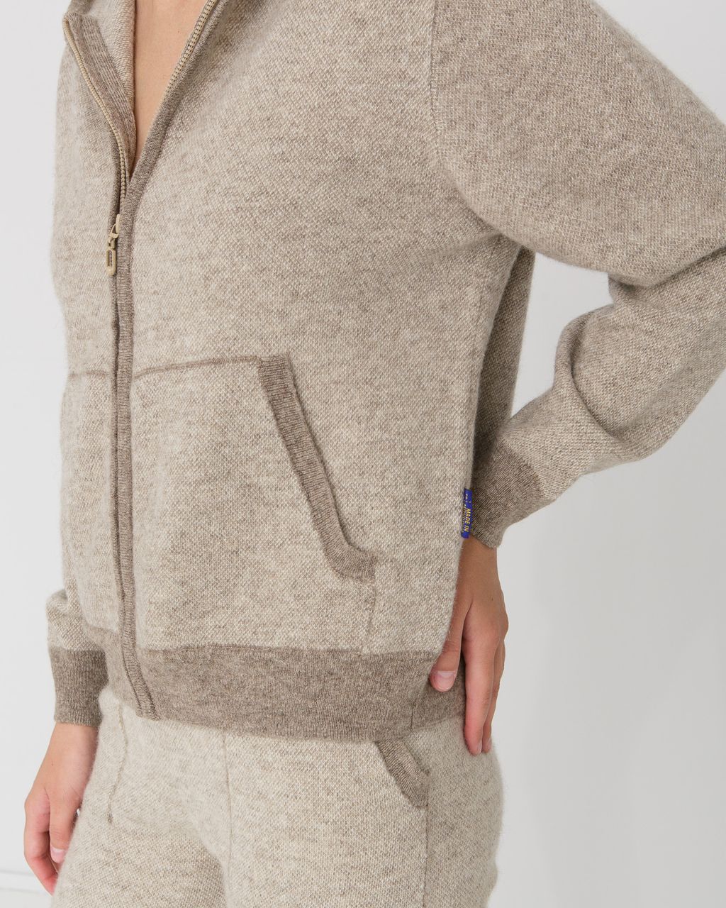 Кофта из 100% шерсти с капюшоном BS