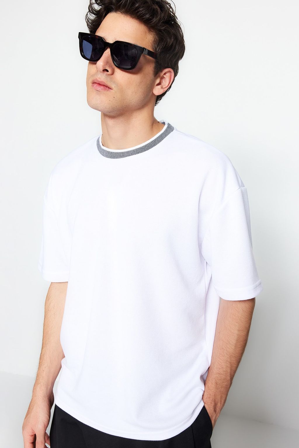 TRENDYOL MAN Premium Tas Oversize/Genis Kesim Triko Bantl? Dokulu Pike T-Shirt TMNSS23TS00079 - Trendyolmilla фото 28