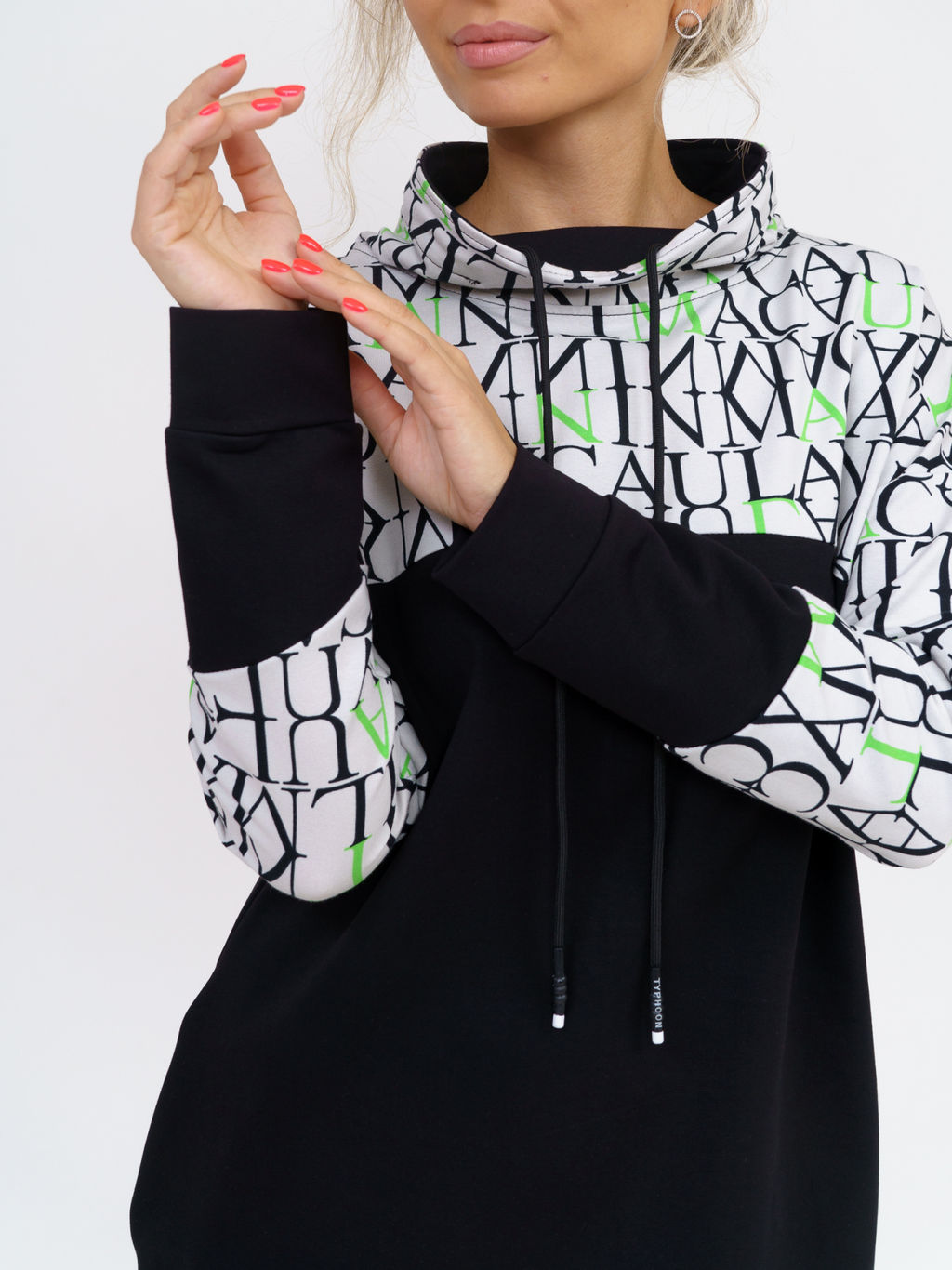 920 Платье "Черный/буквы/зеленый"