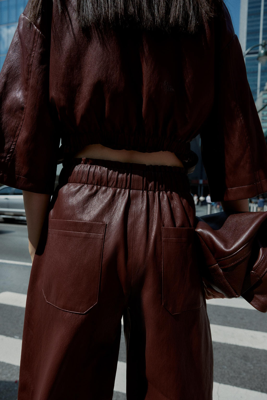 FAUX LEATHER TROUSERS - Zara фото 5