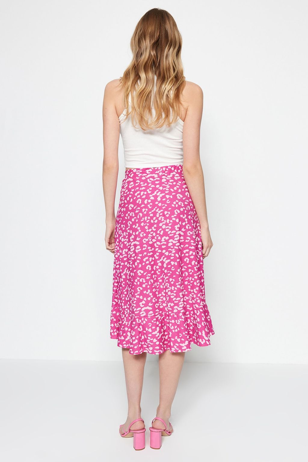 TRENDYOLMILLA K?rm?z? Bask?l? Buzgu Detayl? ve Volanl? Yuksek Bel Esnek Etek TWOSS21ET0029 фото 6