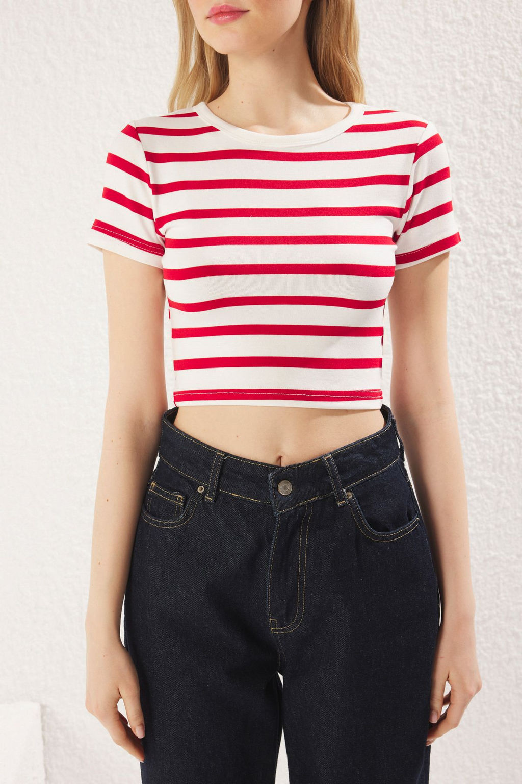 Trendyolmilla Premium Tas Ekru Cizgili Viskoz/Yumusak Kumas Crop Bisiklet Yaka Esnek Orme Bluz TWOSS23BZ00198 фото 56