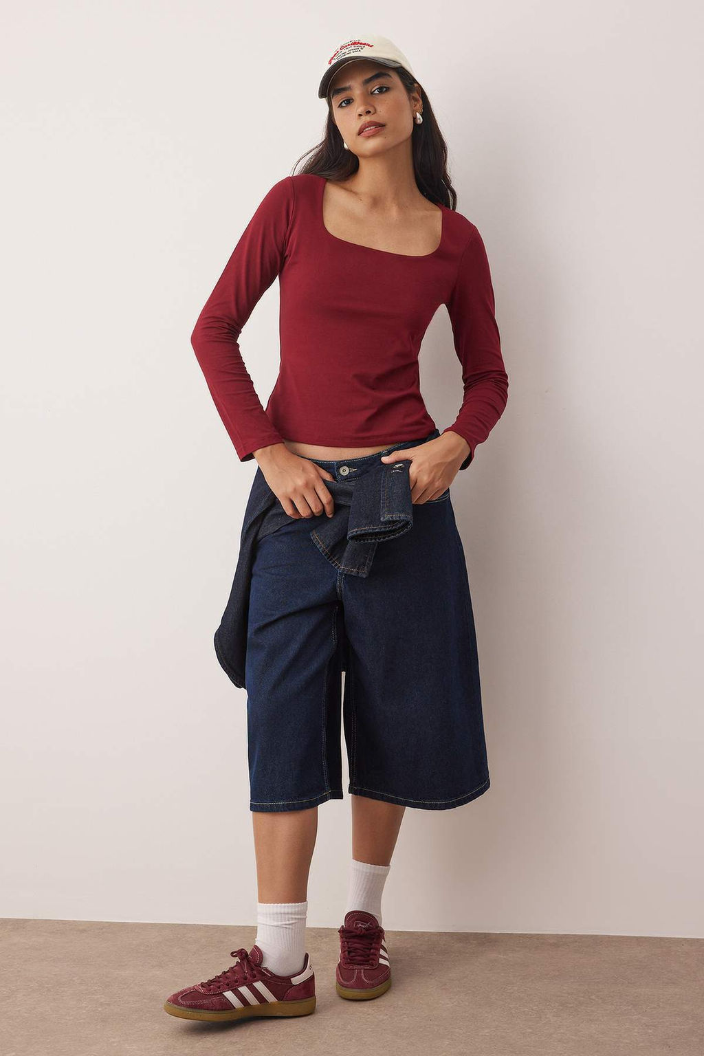 Trendyolmilla Siyah Pamuklu Esnek Kare Yaka Fitted/Vucuda Oturan Orme Bluz TWOAW24BZ00016