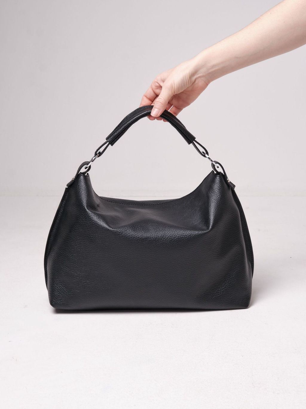 Сумка кожаная на плечо черная