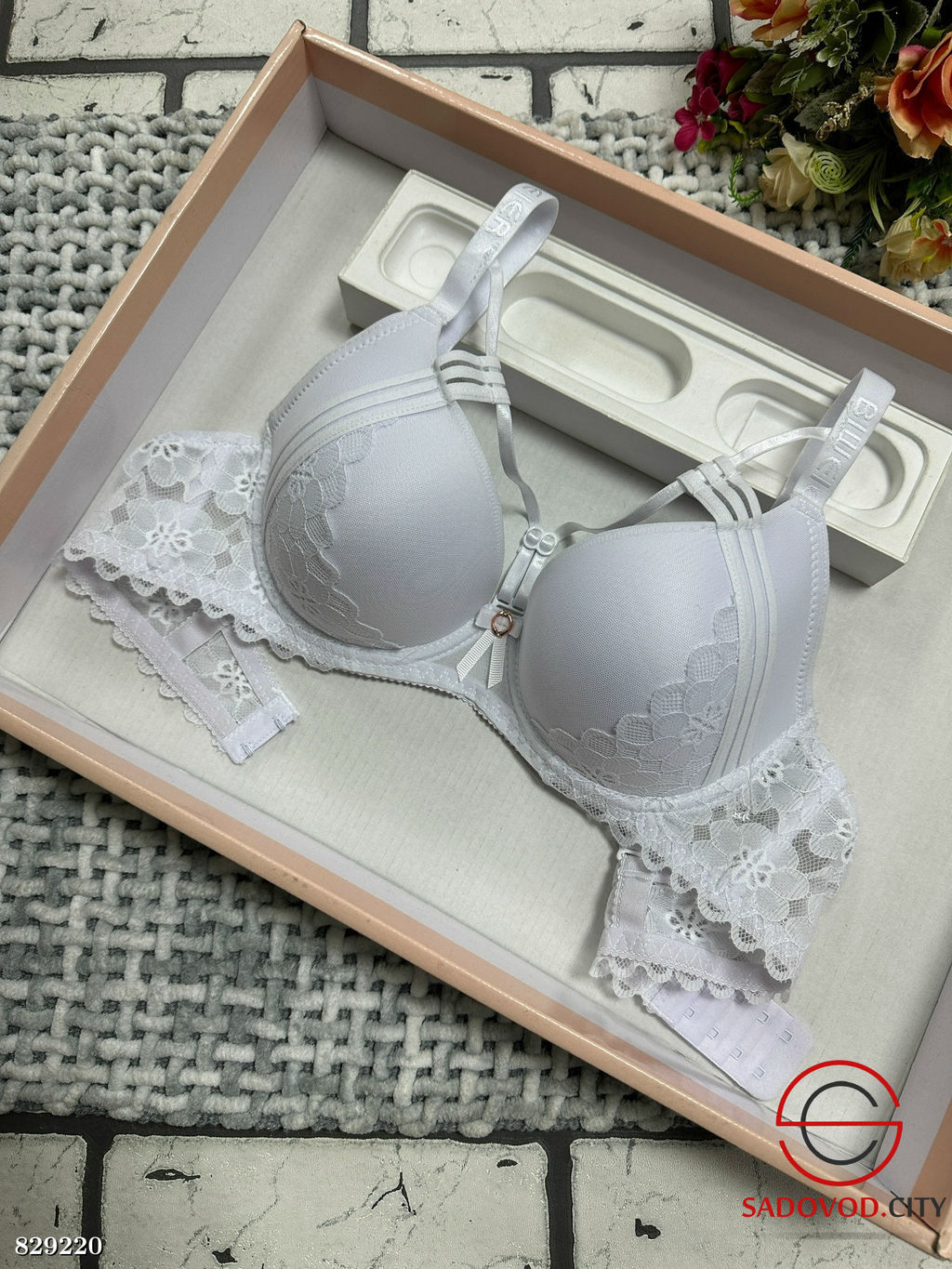 Бюстгальтер кружевной с косточками