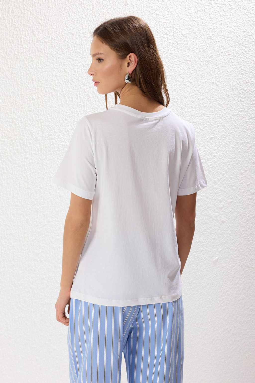 TRENDYOLMILLA Beyaz %100 Pamuk Regular/Normal Kal?p Slogan Bask?l? Orme T-Shirt TWOSS25TS00050 фото 8