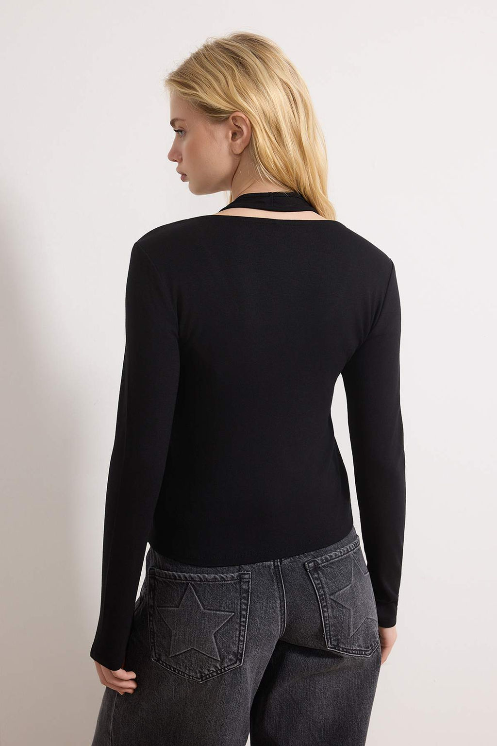 Siyah Fitted/Vucuda Oturan V Yaka Uzun Kollu Premium Yumusak Orme Bluz TWOSS26BZ00269 - Trendyolmilla фото 4