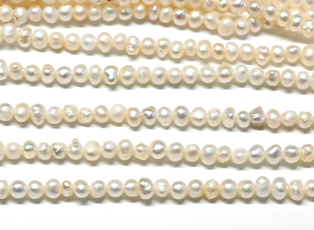 Бусины жемчуг шарик 3мм белый, 37см, 155 бусин Радуга камня