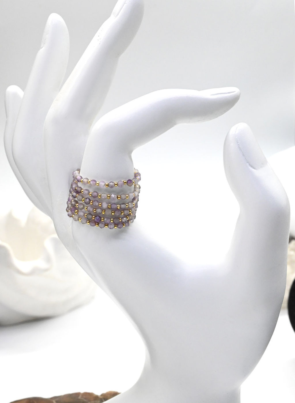 Кольцо на резинке с аметистом шарик 2мм Радуга камня