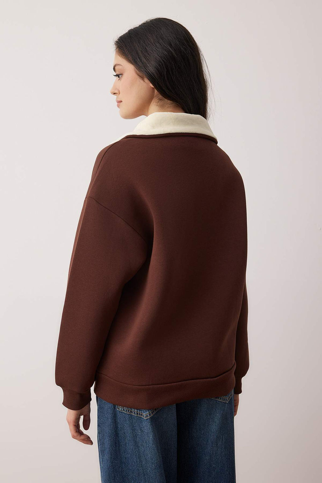 Kahverengi Oversize/Genis Kal?p Kadife Sloganl? Fermuarl? Ici Polarl? Orme Sweatshirt TWOAW26SW00228 - Trendyolmilla фото 4