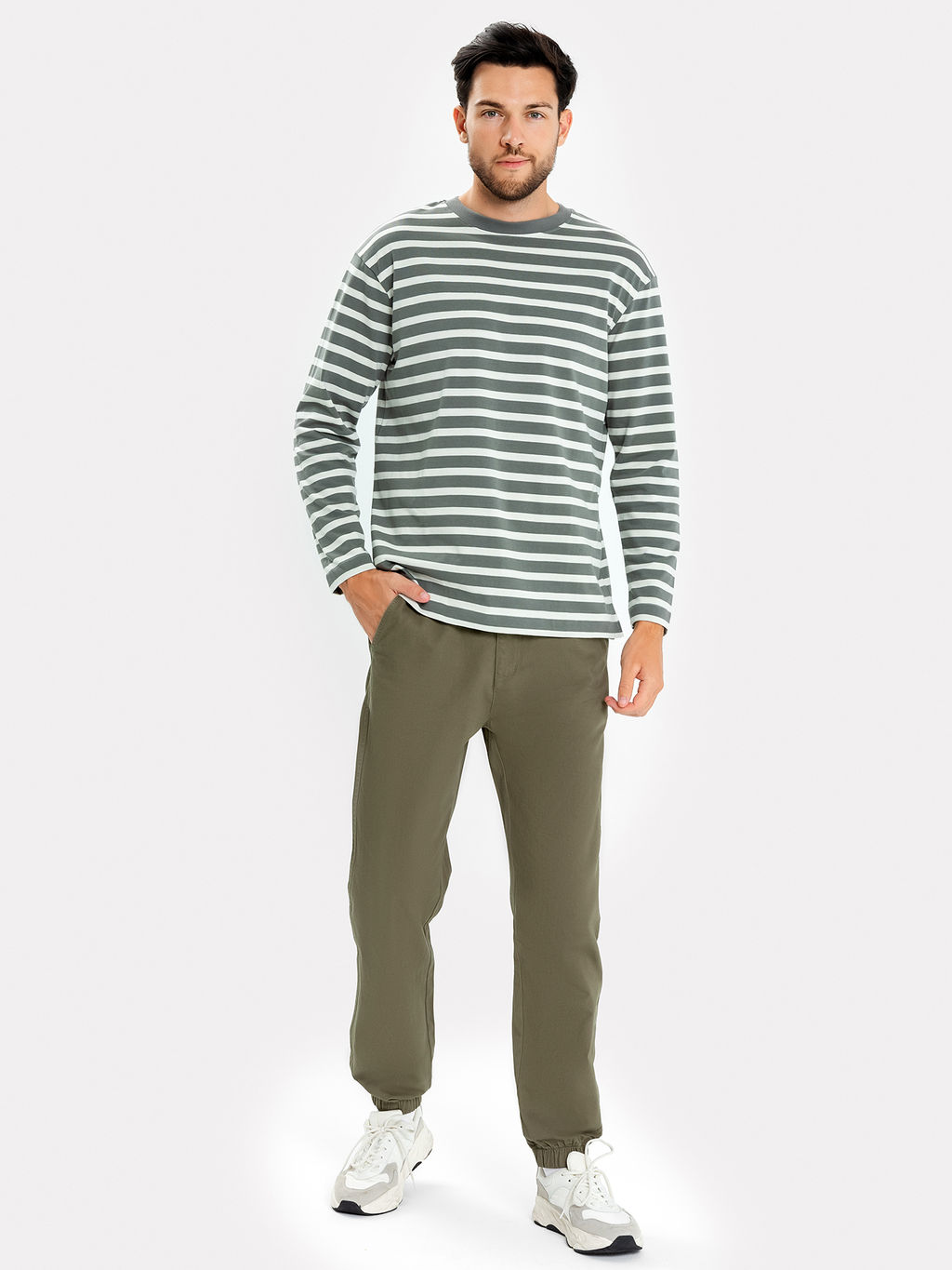 Брюки мужские текстильные в зеленом оттенке