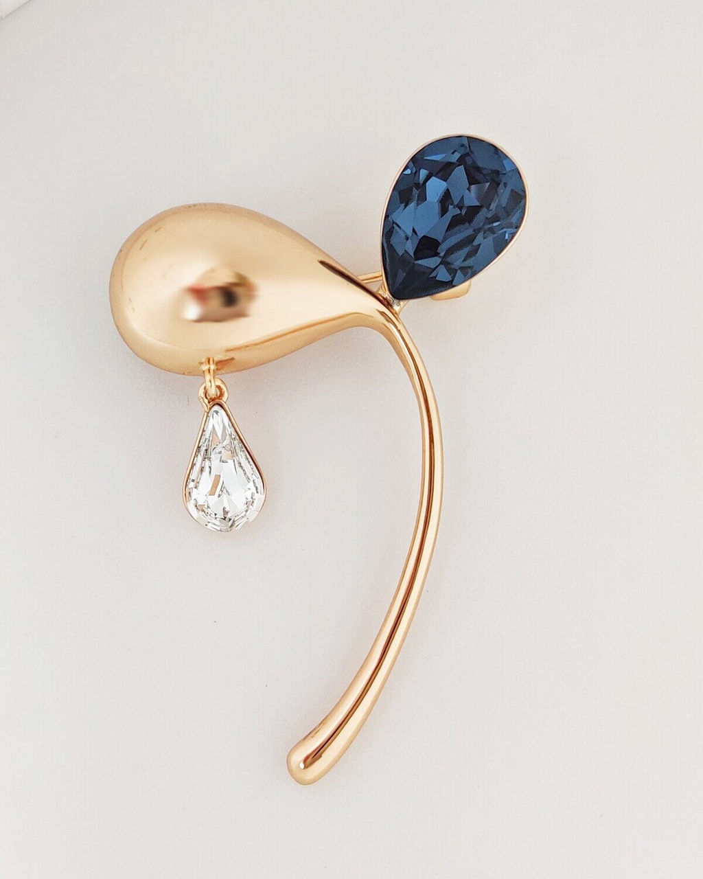 Брошь с кристаллами Swarovski
