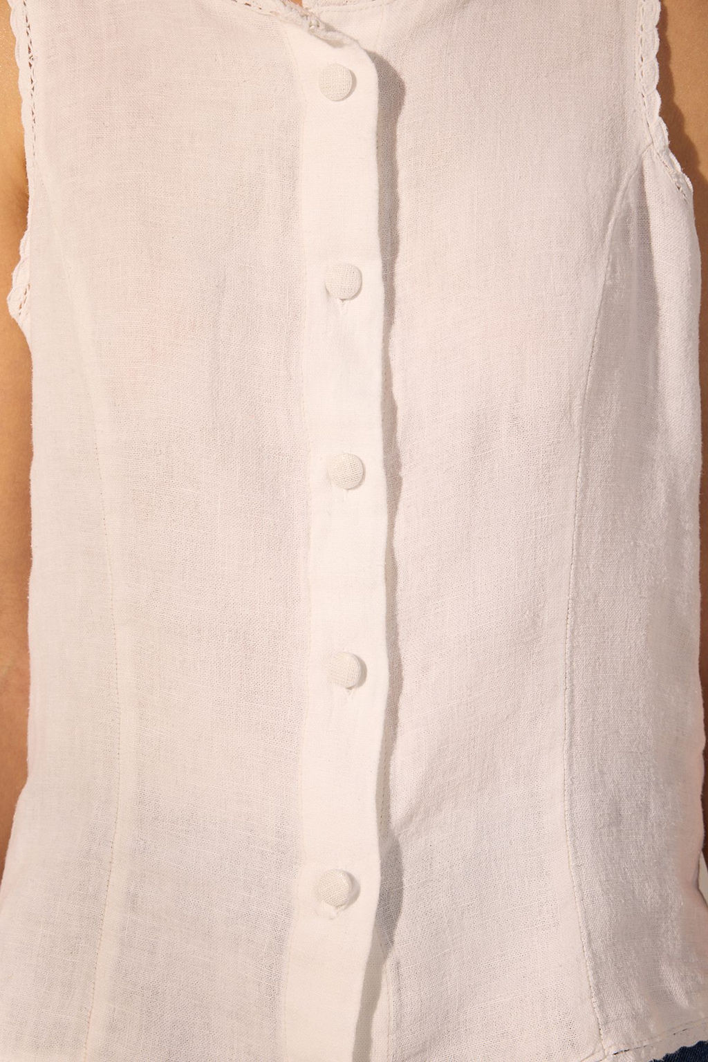 Trendyolmilla Beyaz %100 Keten Dantel Detayl? Bluz TWOSS25BZ00452
