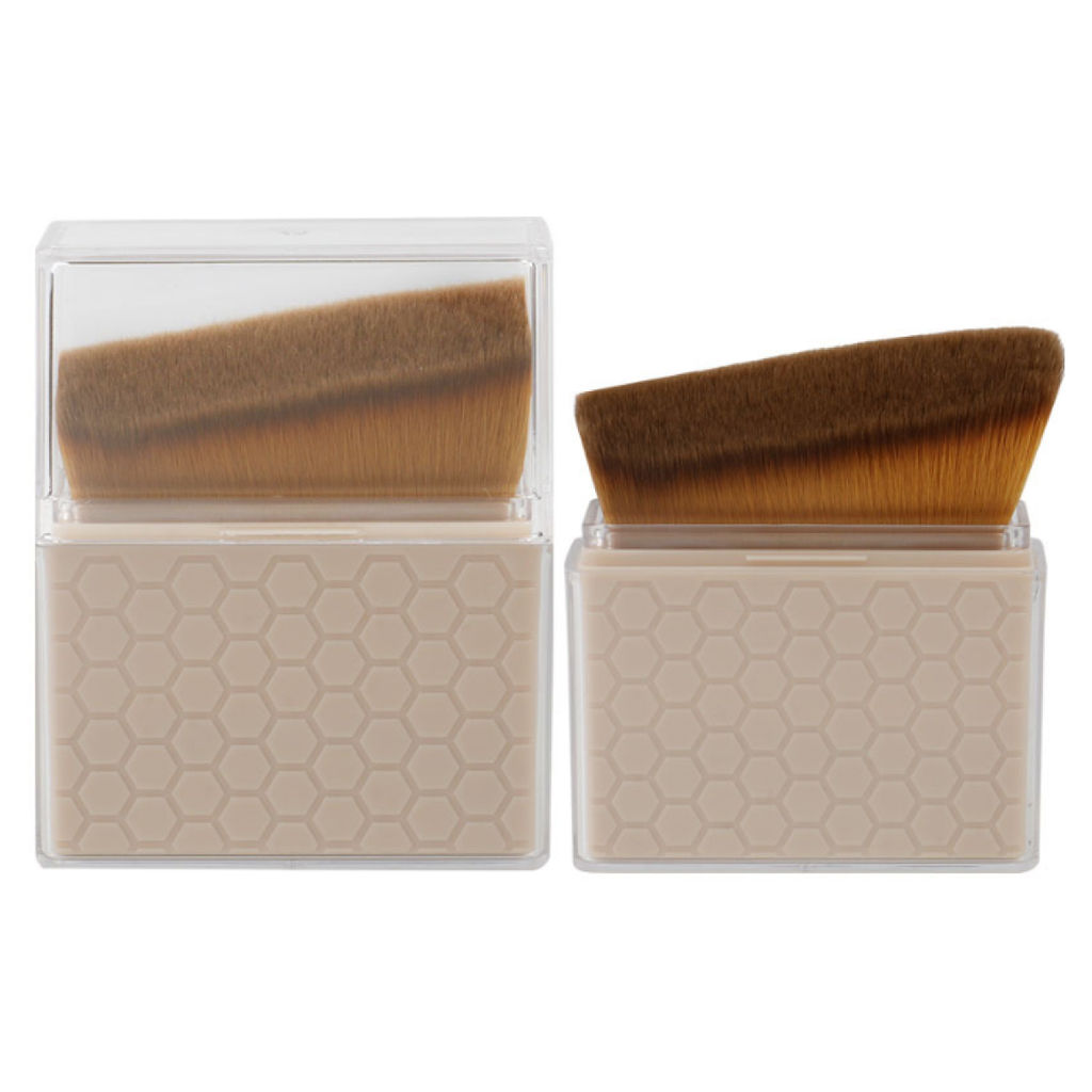 Kristaller Профессиональная скошенная кисть для макияжа с защитным футляром / Kabuki Beauty Brush, бежевый  фото 2
