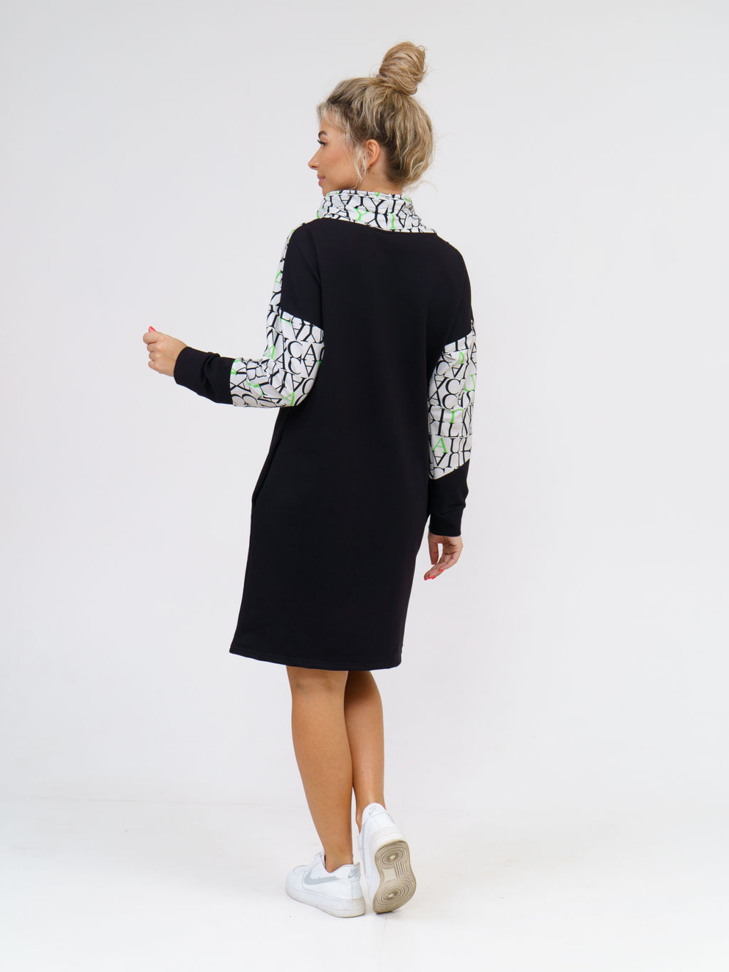 920 Платье "Черный/буквы/зеленый"