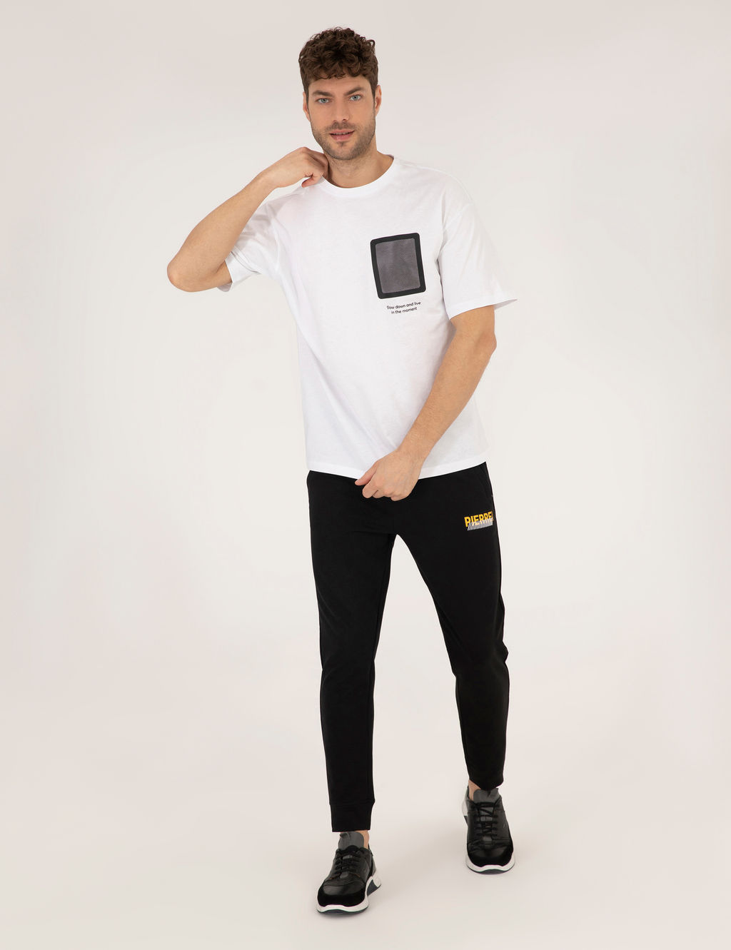 Beyaz Comfort Fit Bask_l_ Bisiklet Yaka Ti__rt