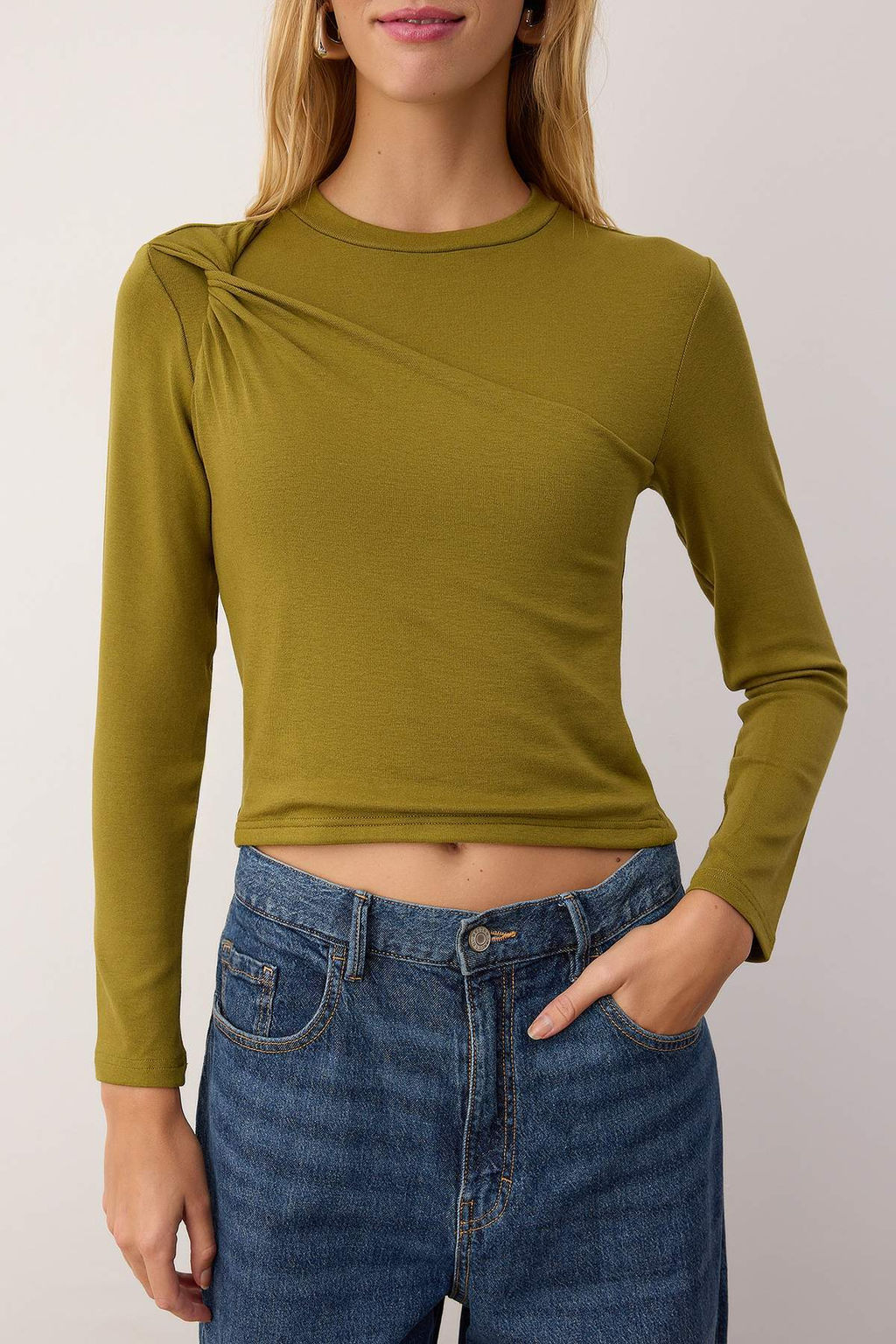 Ekru Viskon Icerikli Omuz Burgu Detayl? Vucuda Oturan Esnek Orme Bluz TWOAW26BZ00154 - Trendyolmilla фото 3