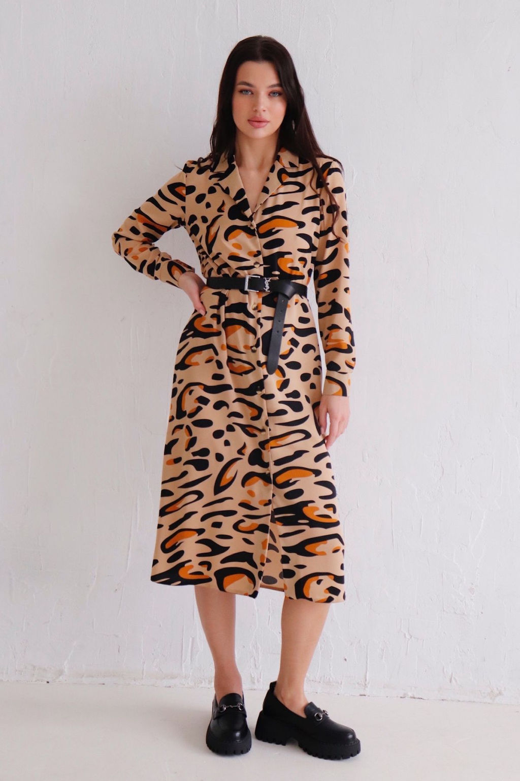 Martichelli Уценка Платье-рубашка с английским воротником бежевое с принтом фото 3