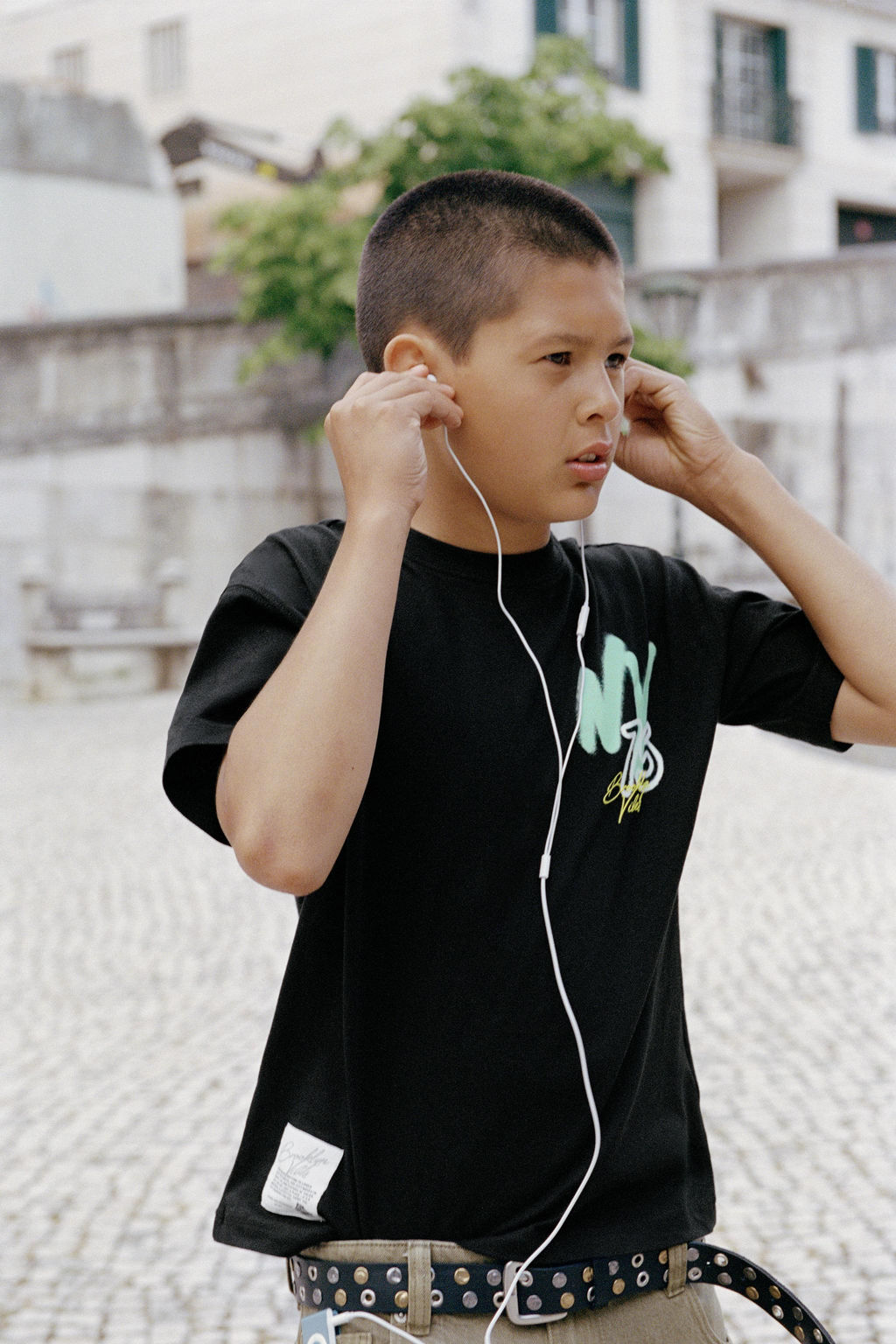 CAMISETA ESTAMPADO GRAFFITI / Negro