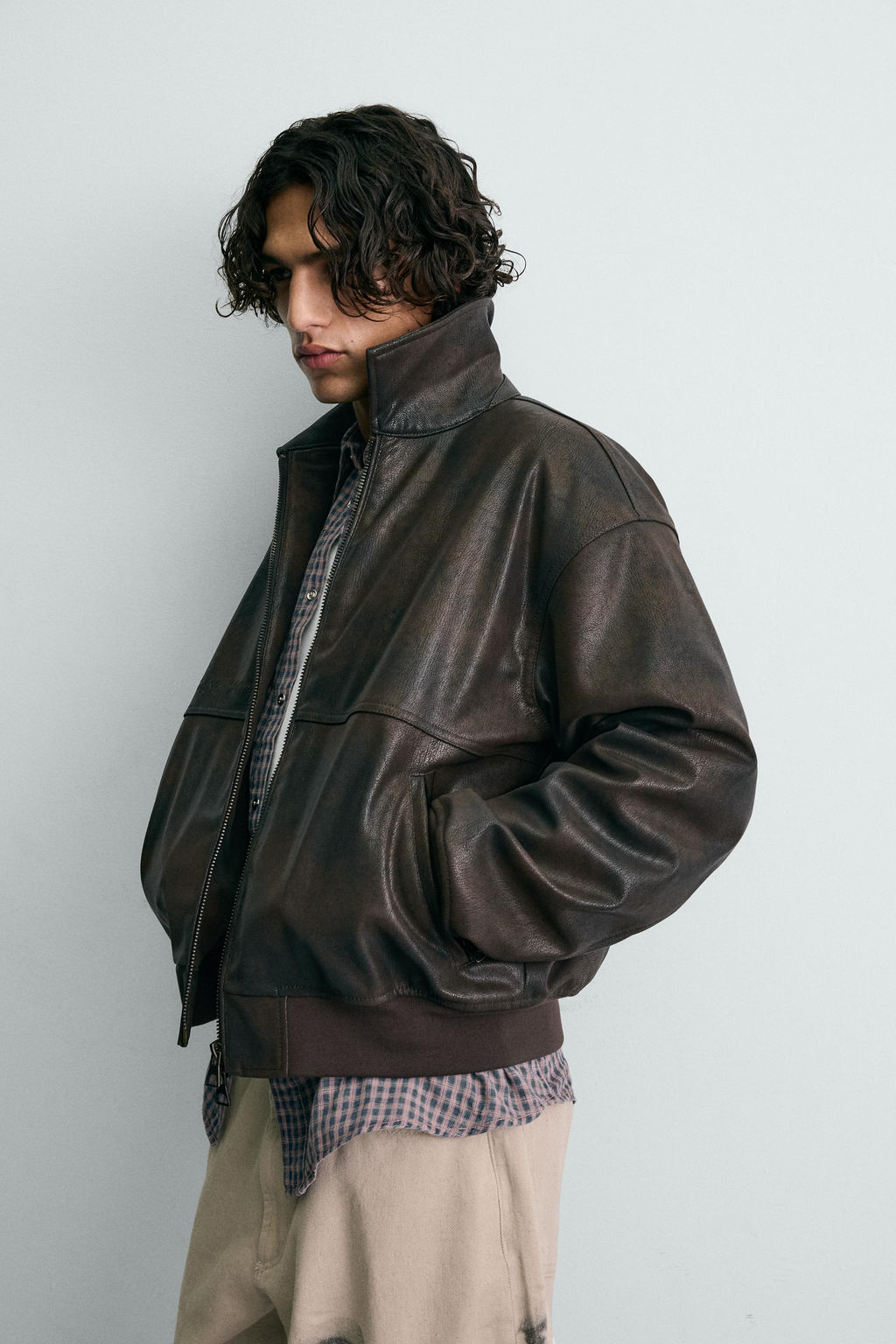 EMBOSSED FAUX LEATHER BOMBER JACKET FORD - Zara фото 16