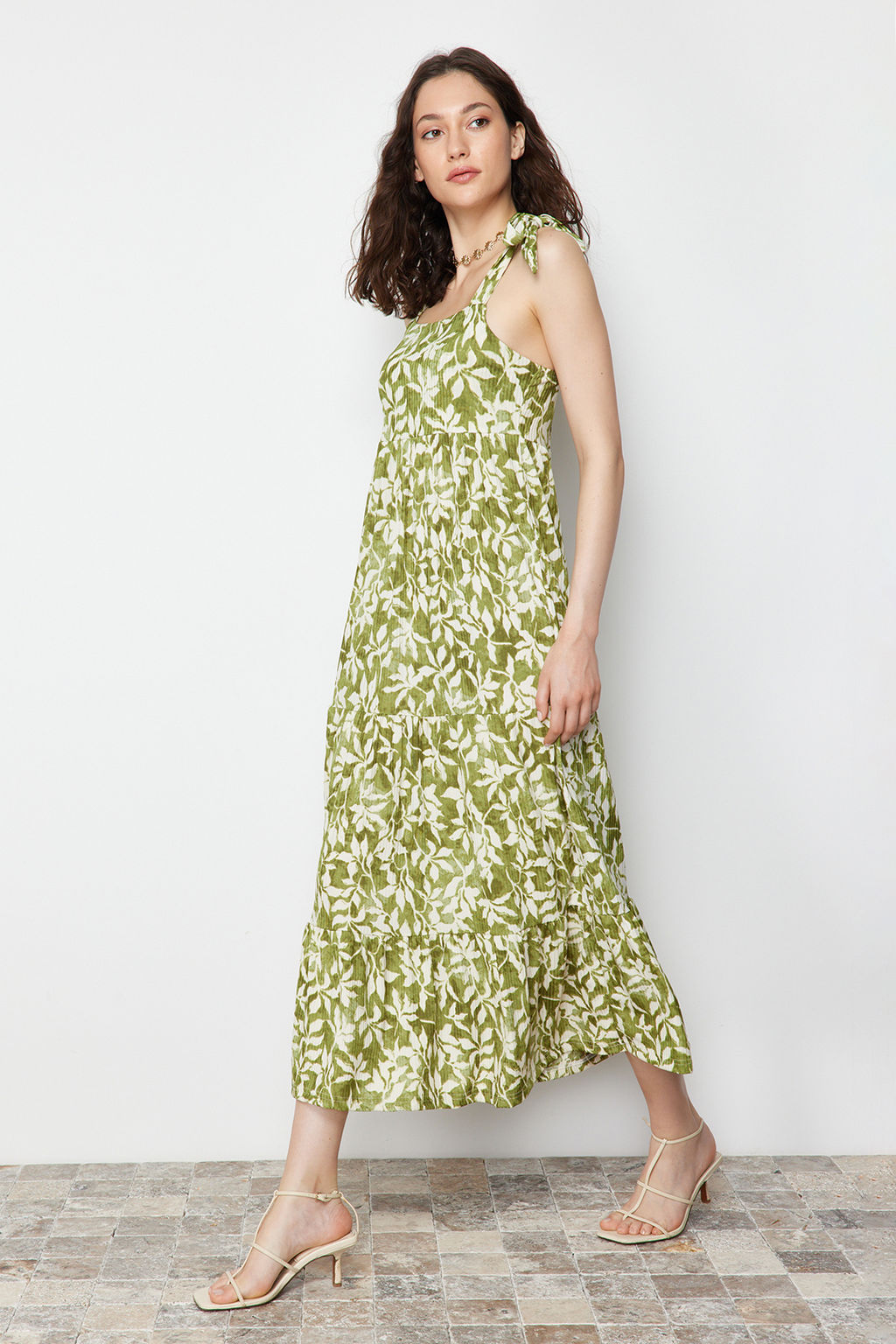 TRENDYOLMILLA Yesil Baglama Ask?l? Etegi F?rf?rl? Fitilli Maxi Orme Maxi Elbise TWOSS23EL02328  фото 2