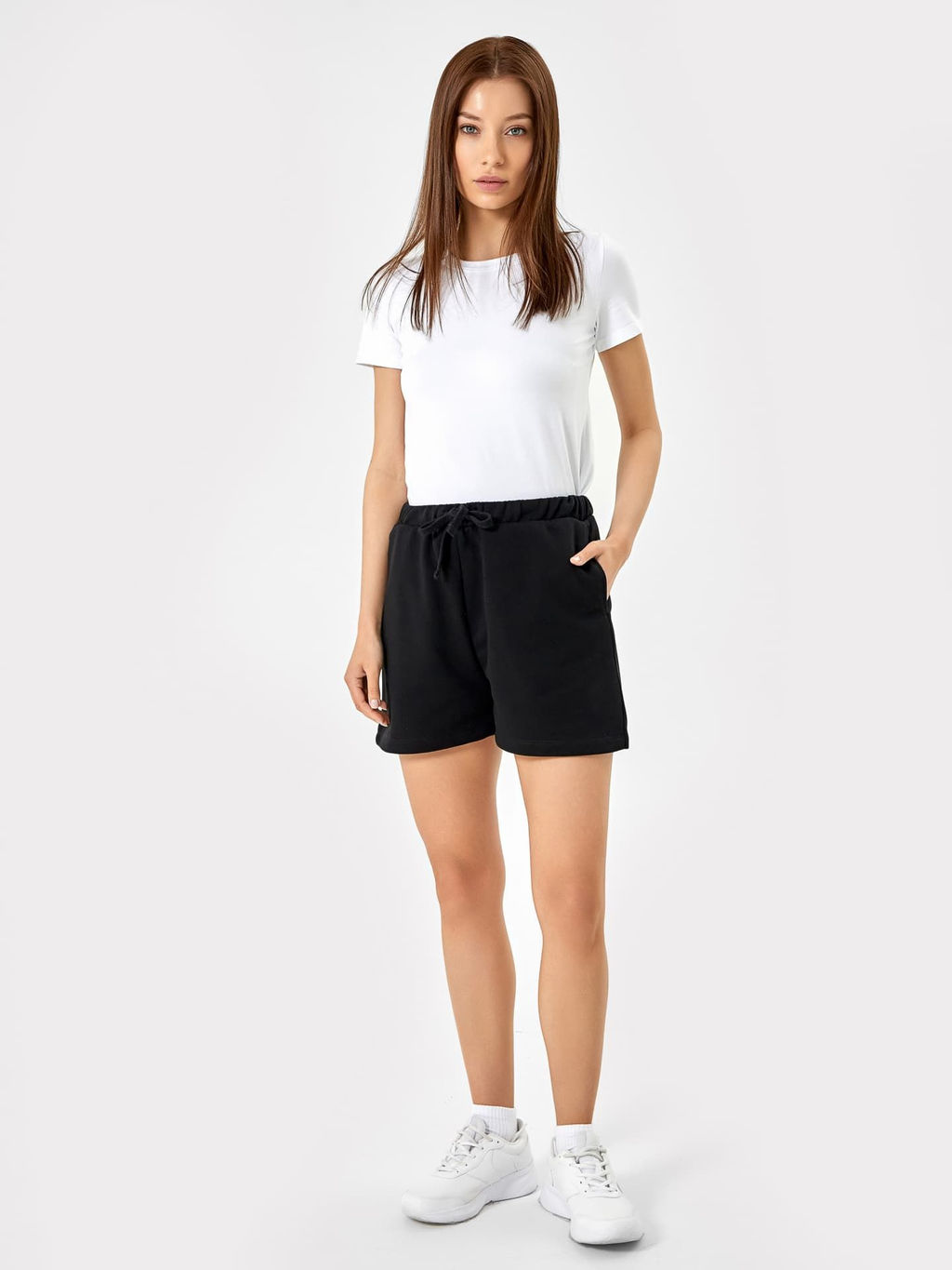 Свободные шорты мини с высокой линией талии в черном цвете черный 332311 - Mark formelle фото 2