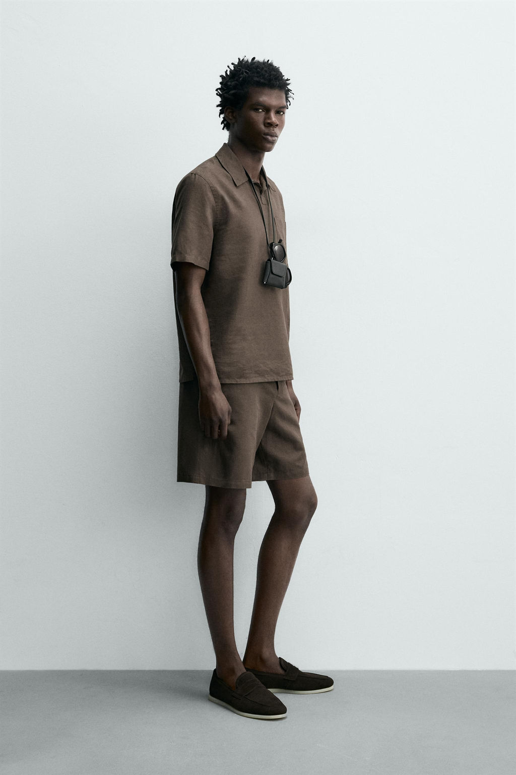 BERMUDA REGULAR FIT C??AMO - ALGOD?N / Marr?n