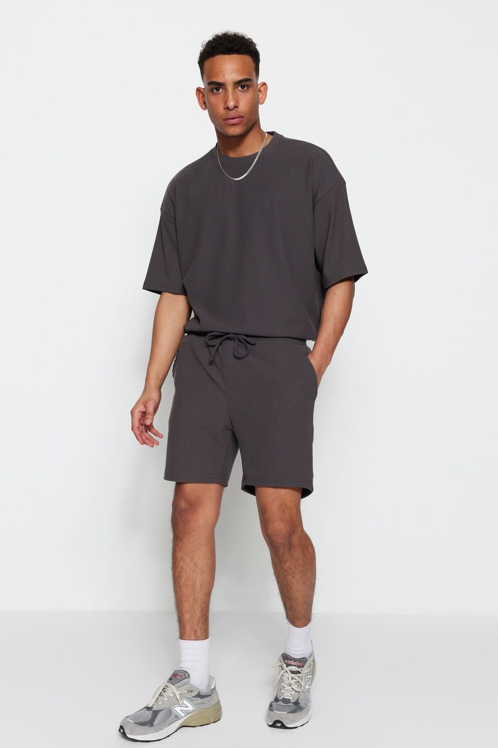 TRENDYOL MAN Basic Fume Regular/Normal Kesim Orta Boy Bagc?kl? Dokulu K?r?smaz Ottoman Sort TMNSS23SR00039 - Trendyolmilla фото 13