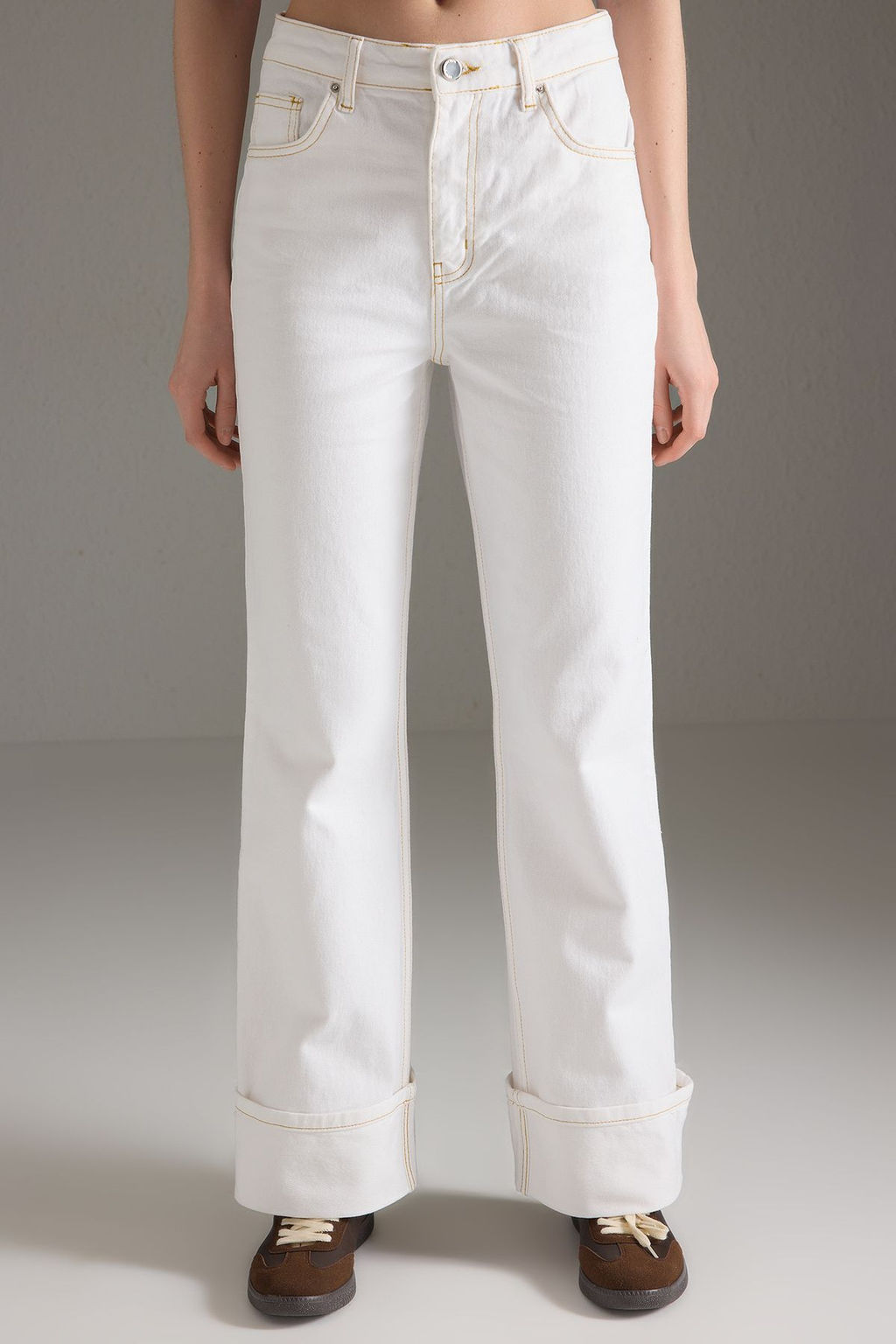 Beyaz Yuksek Bel Paca K?v?rmal? Dikis Detayl? Wide Leg Jeans TWOSS25JE00282 - Trendyolmilla фото 3