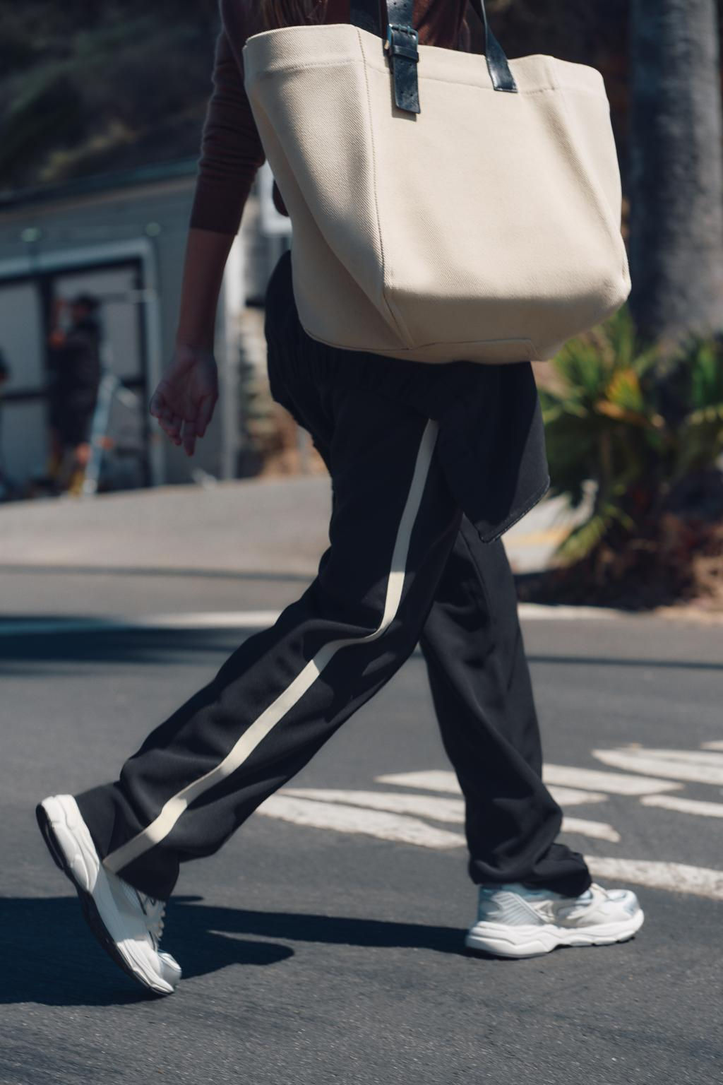 TROUSERS WITH SIDE TAPING - Zara фото 2
