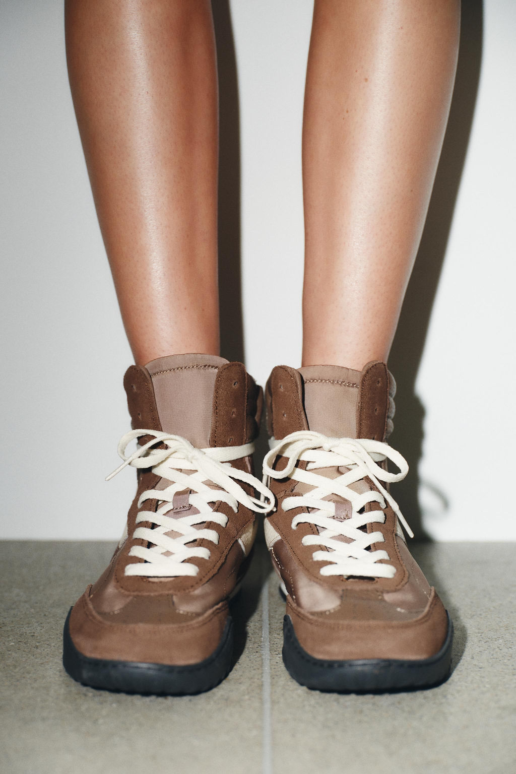 HIGH-TOP SNEAKERS