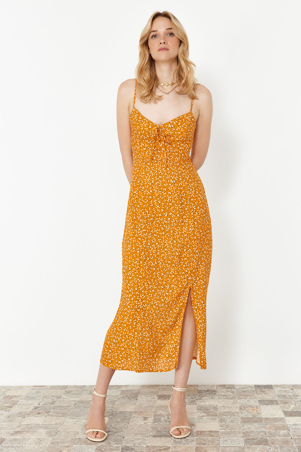 Turuncu Cicek Desenli Duz Kesim Y?rtmac Detayl? Viskon Midi Dokuma Elbise TWOSS23EL02085