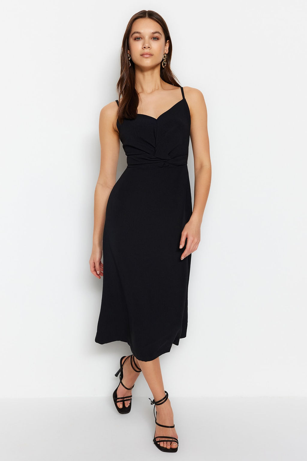 TRENDYOLMILLA Siyah A Kesim Ask?l? Gogus Detayl? Midi Dokuma Elbise TWOSS23EL02057