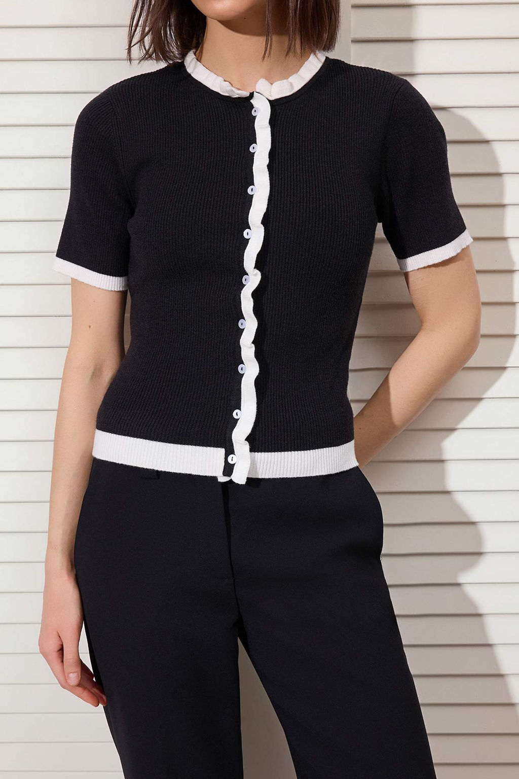 Siyah Renk Blok Detayl? Yumusak Dokulu Triko Ince Bluz TWOSS26BZ00166 - Trendyolmilla фото 3