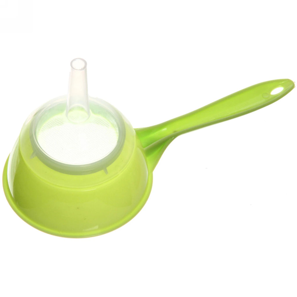 Цена за 4 шт. Воронка пластиковая с ситом 10см