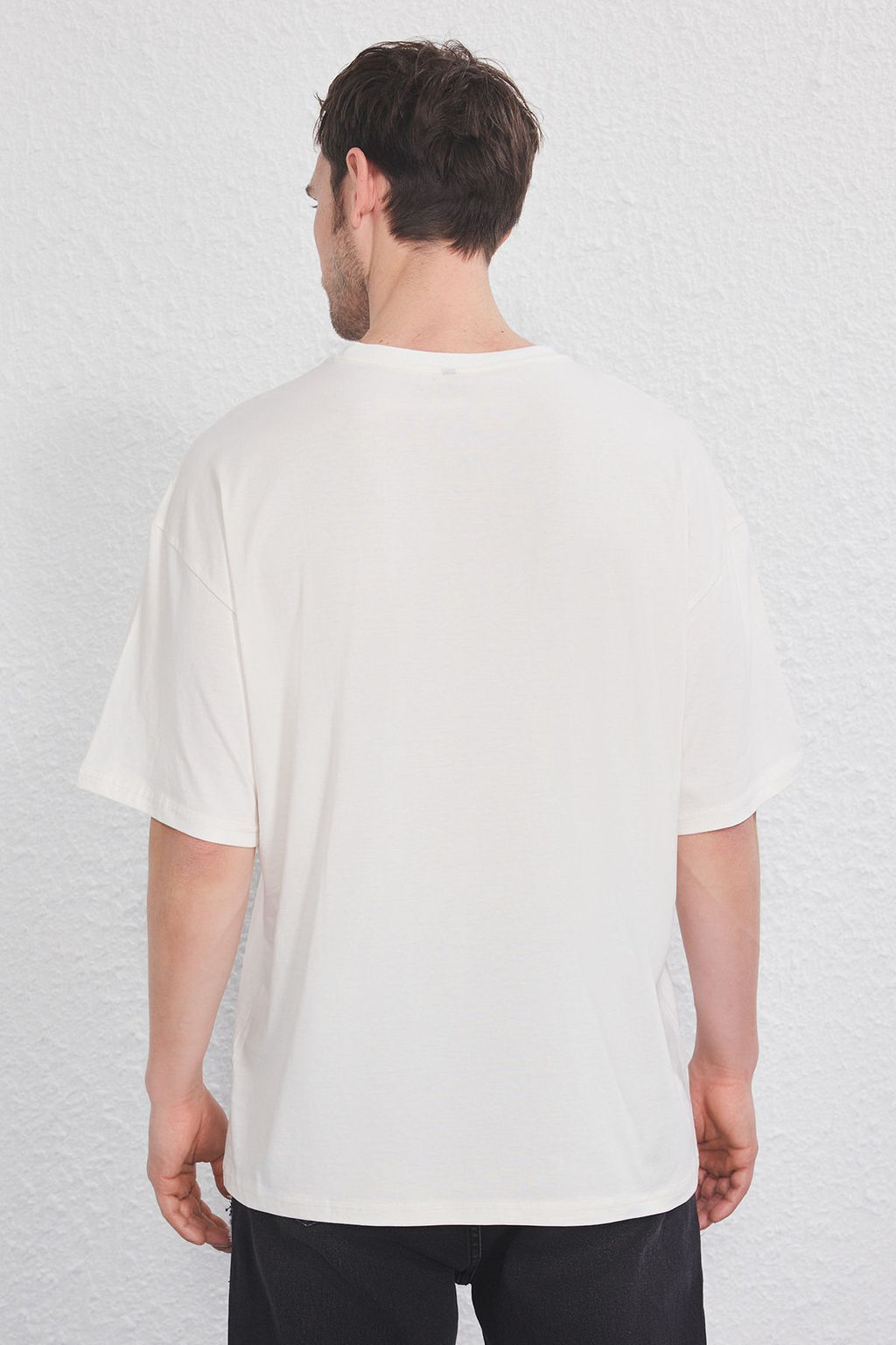 TRENDYOL MAN Ekru-Siyah Oversize/Genis Kesim 2li Paket Cizgi Bask?l? %100 Pamuk T-Shirt TMNSS25TS00210 - Trendyolmilla фото 4
