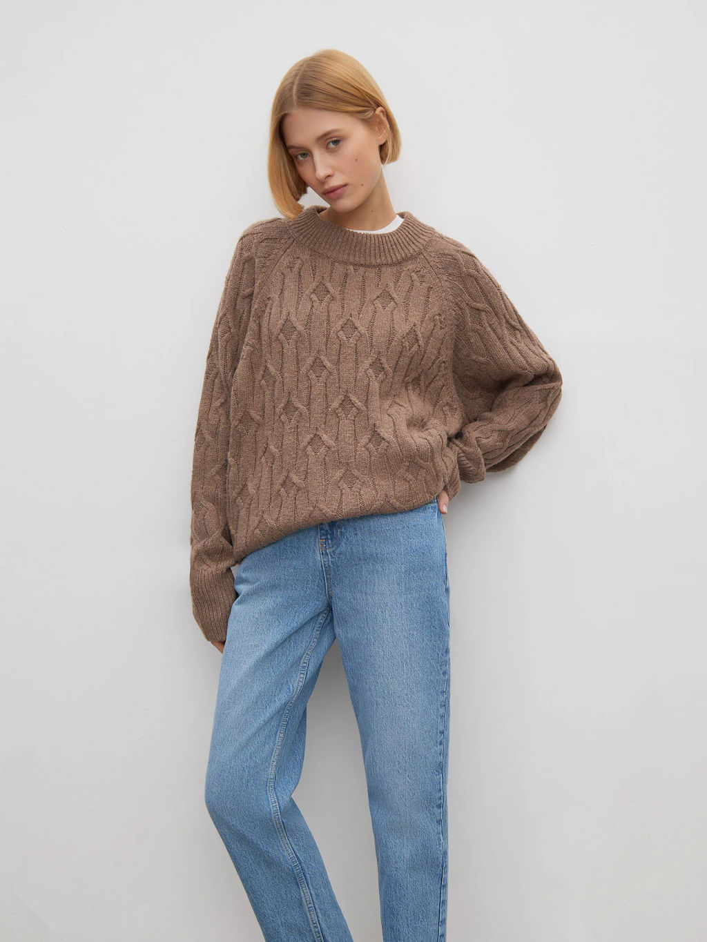 ЕМКА / Зауженные джинсы из плотного натурального хлопка - Emka фото 2