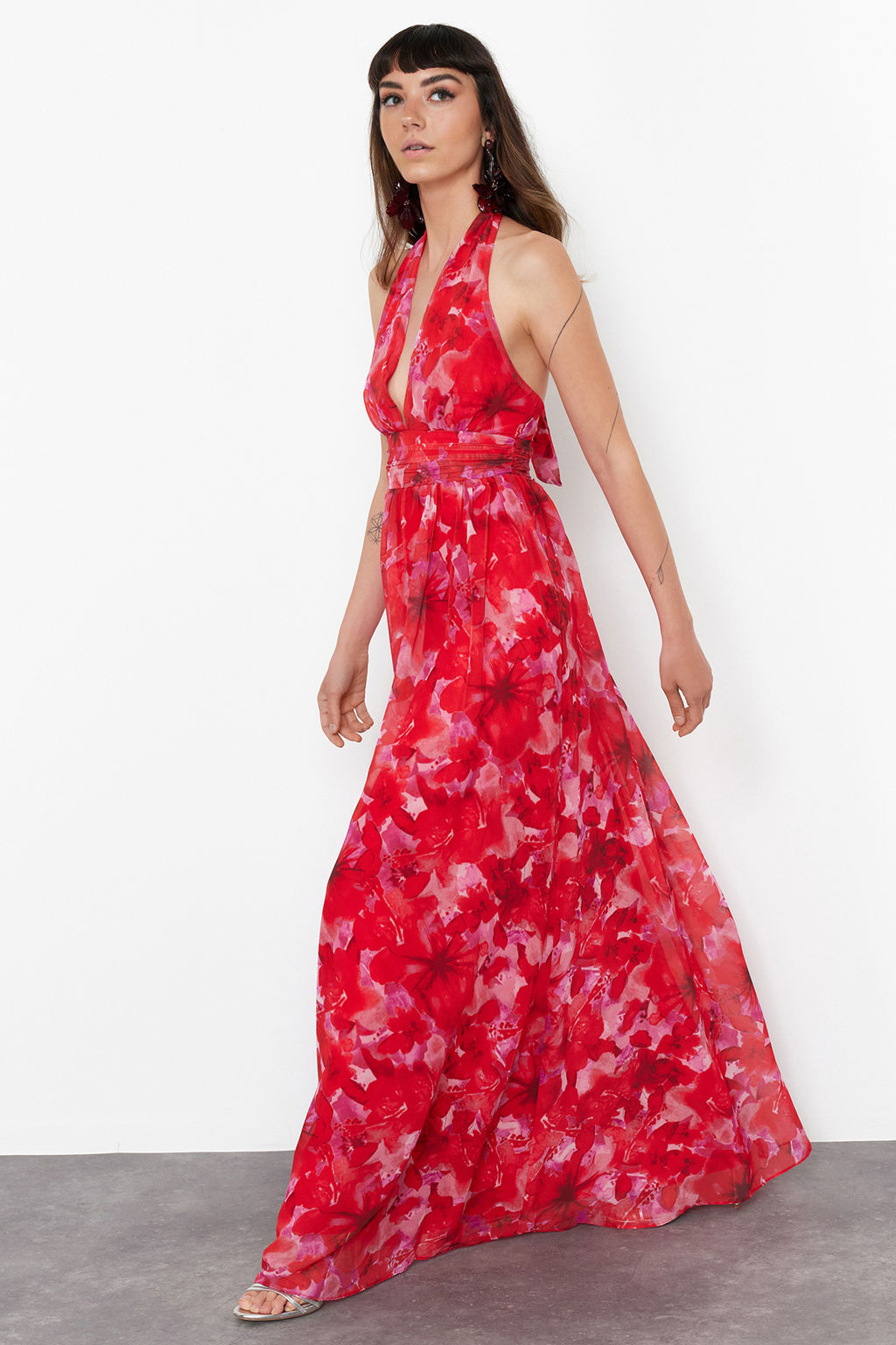 TRENDYOLMILLA Cok Renkli A-Kesim Cicek Desenli Derin V Yaka Dokuma Uzun S?k Abiye Elbise TPRSS24AE00096  фото 3