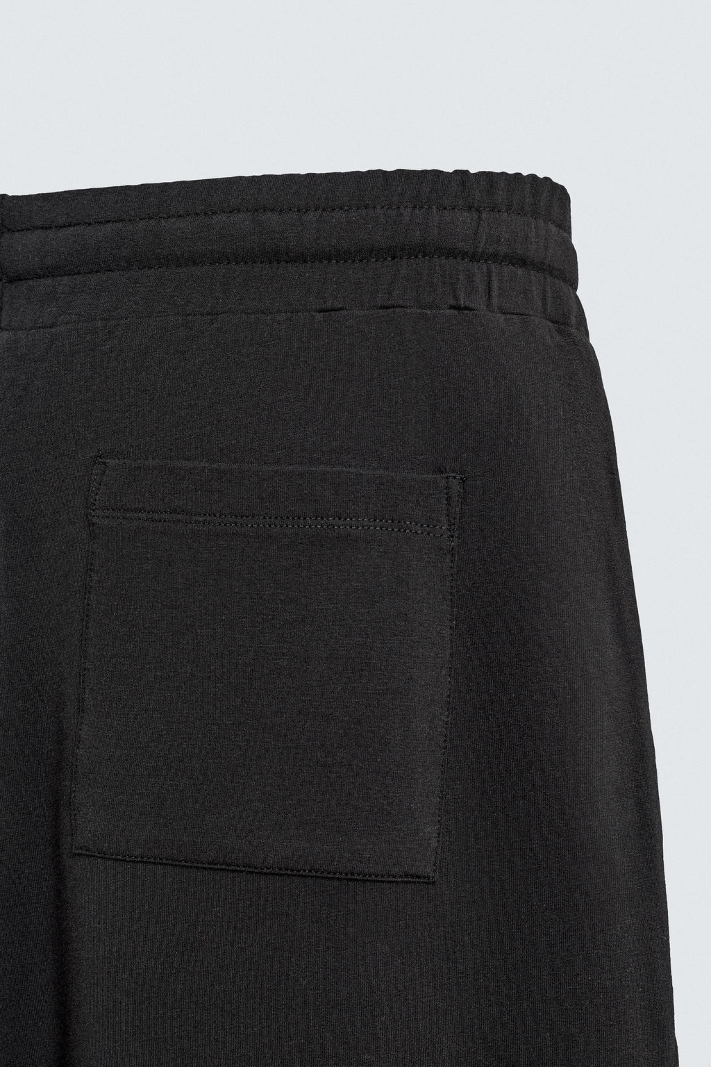 PANTAL?N JOGGER PLIEGUES SOFT / Negro
