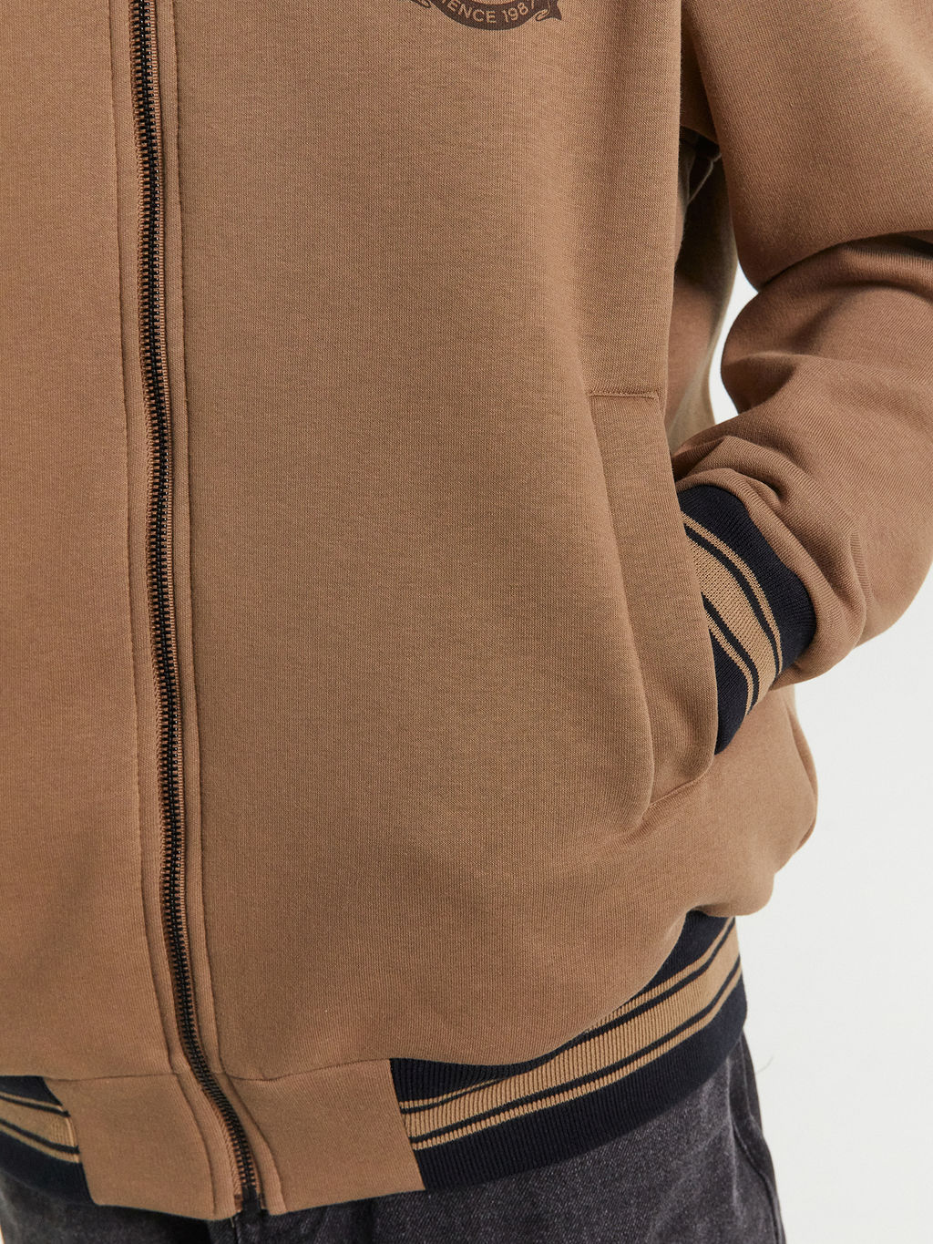 Толстовка мужска бежевая с принтом на груди сепия +печать 121187/1