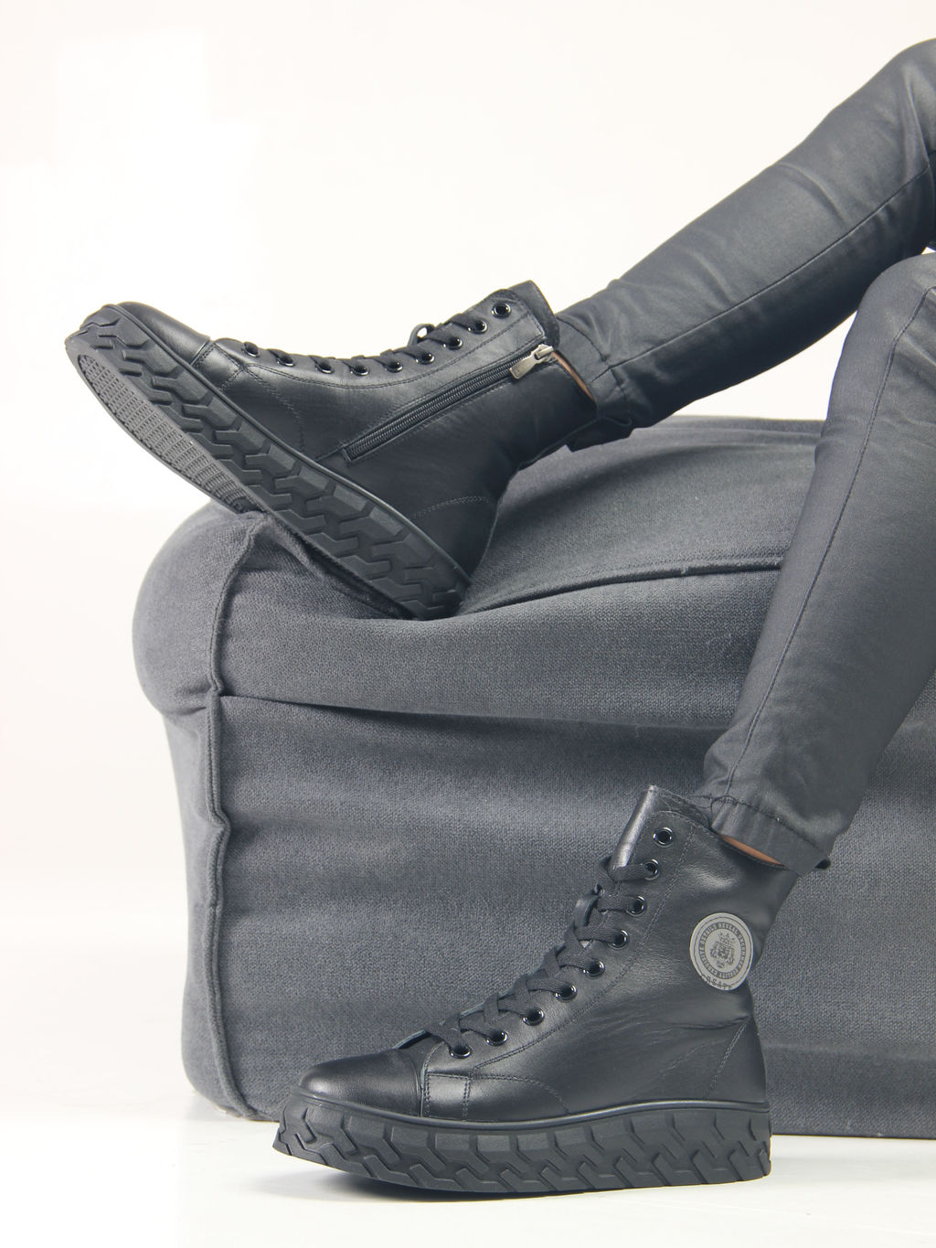 Ботинки 215.icebergbl. black/Мех