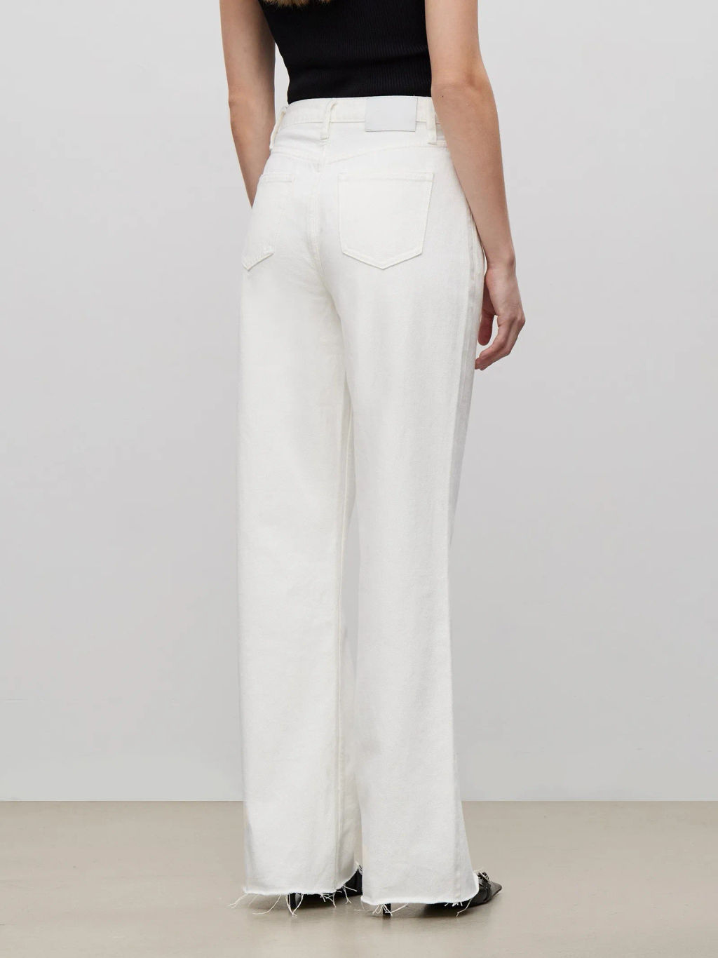 ЕМКА / Белые джинсы с необработанным краем - Emka фото 5