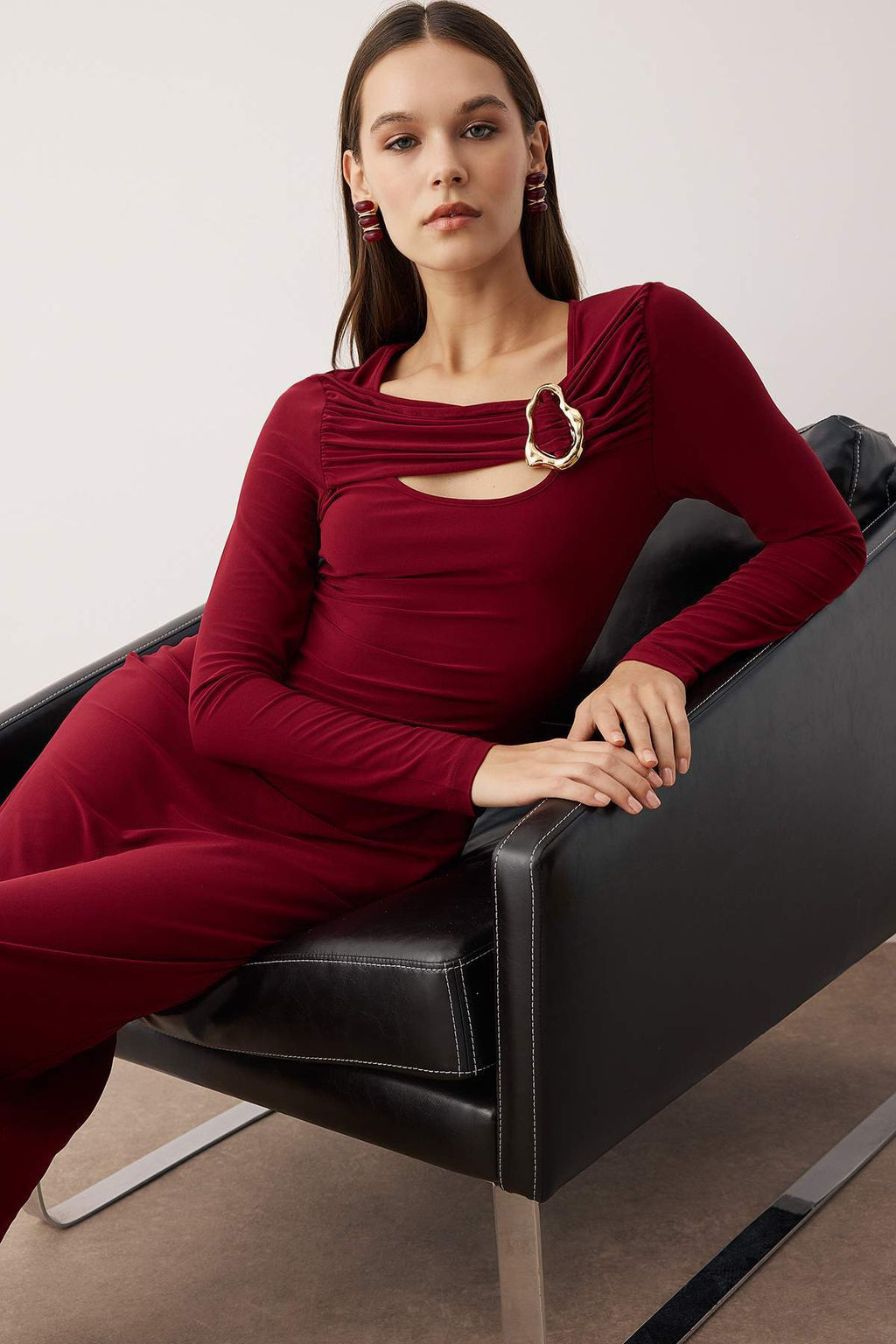 Bordo Cut Out ve Aksesuar Detayl? Vucuda Oturan Esnek Maxi Orme Elbise TWOAW26EL00246