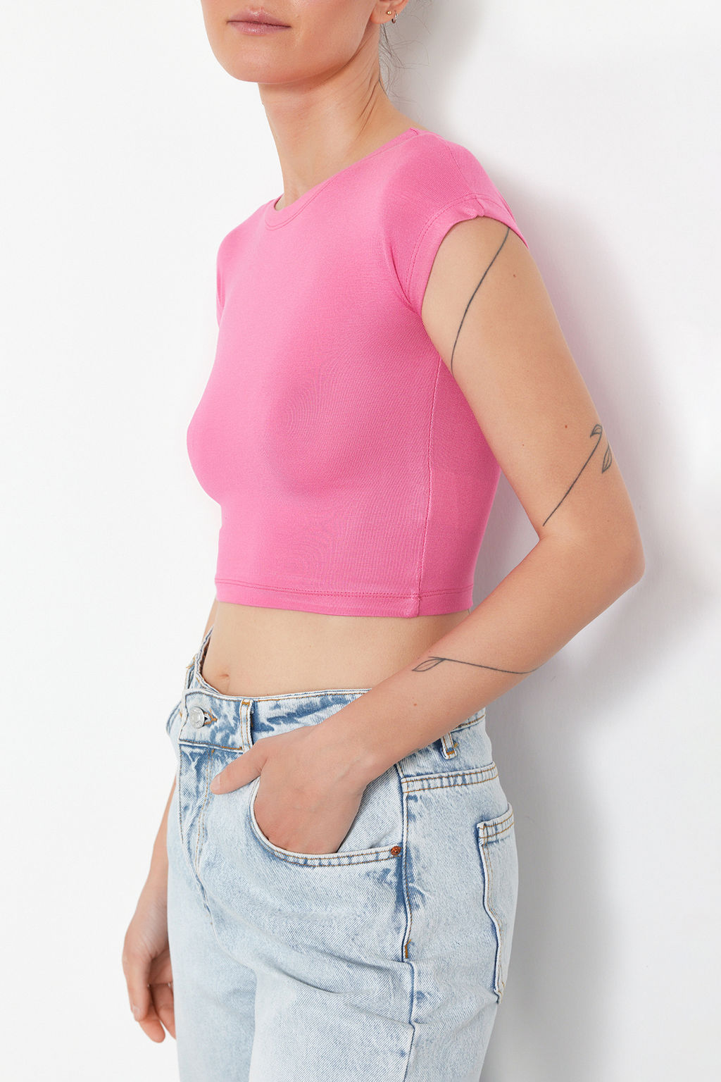 Siyah Crop Fitted Orme T-Shirt TEDSS24TS00017 - Trendyolmilla фото 6