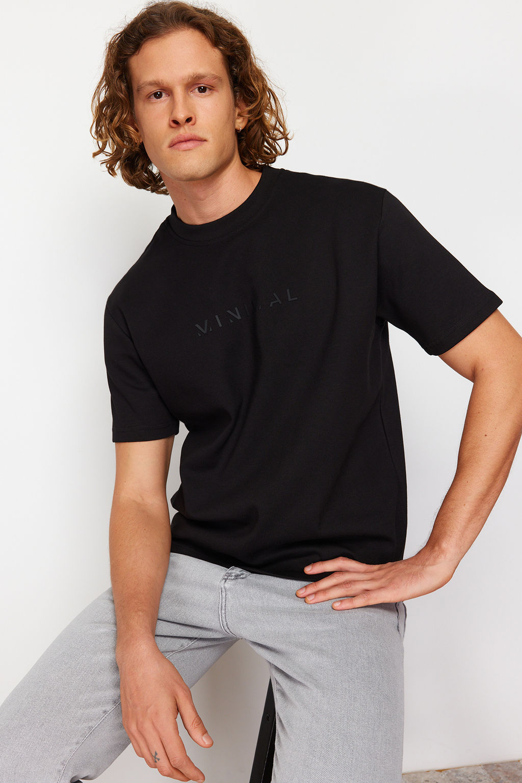 Siyah Oversize/Genis Kesim Kabar?k Yaz? Bask?l? K?sa Kollu Tok Kumasl? T-Shir TMNSS24TS00114 - Trendyolmilla фото 3