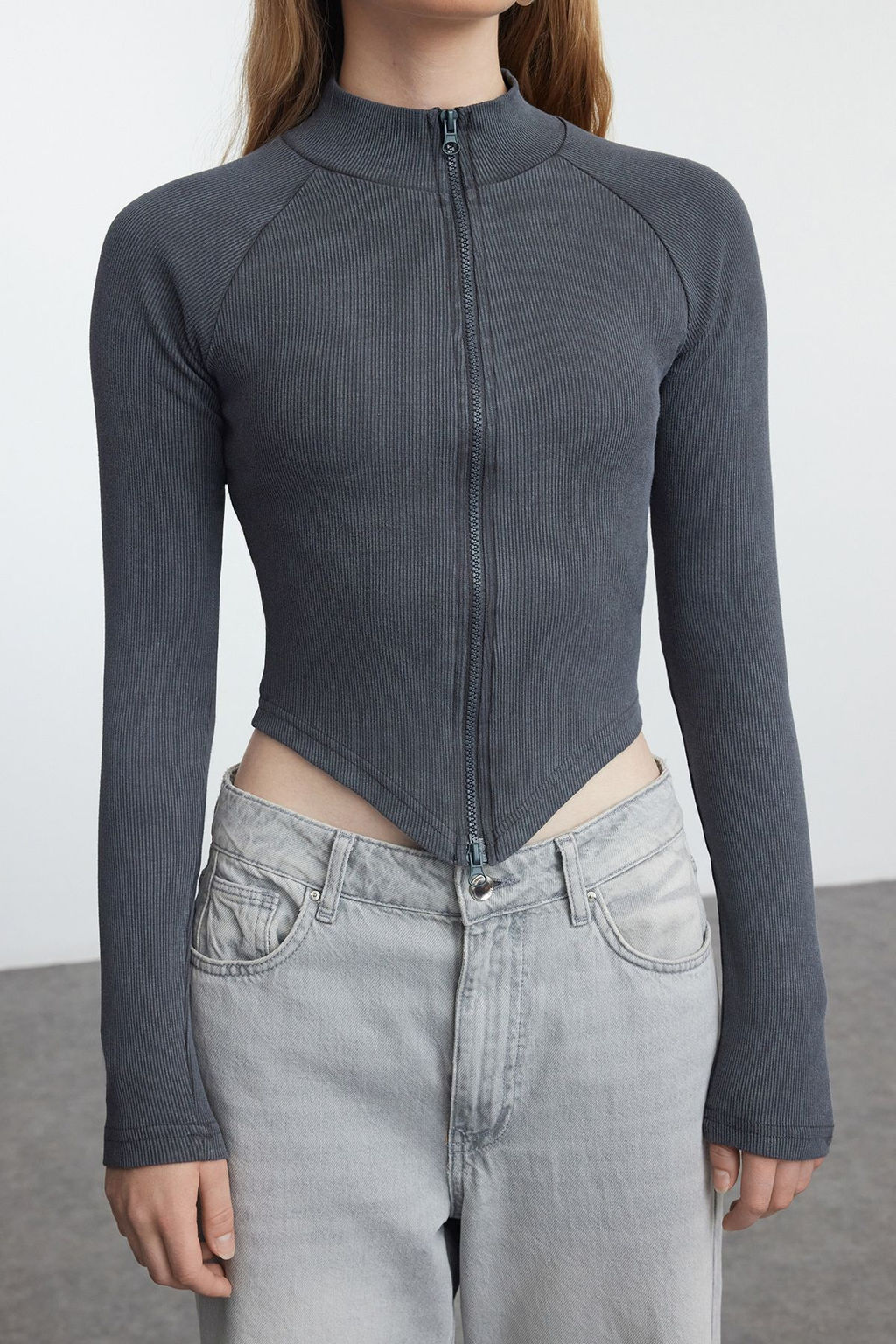 Trendyolmilla Antrasit Y?kamal? Fermuarl? Fitted/Vucuda Oturan Fitilli Esnek Orme Bluz TWOAW25BZ00171 фото 3