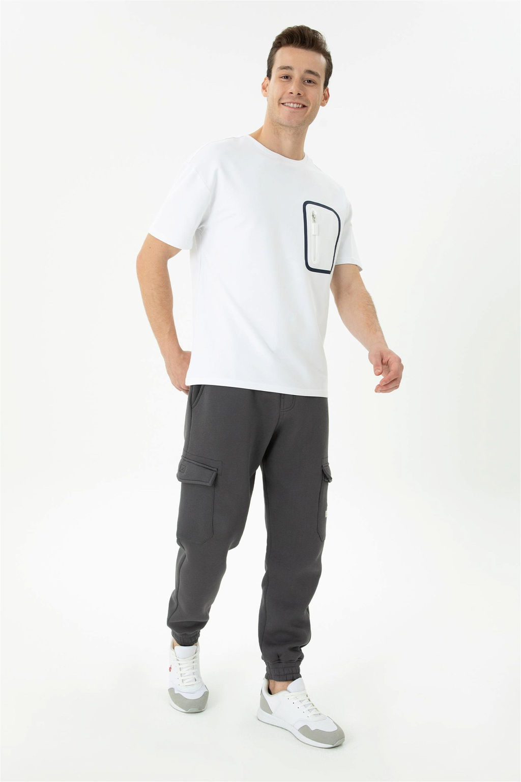 Мужские спортивные штаны антрацитового цвета Неожиданная скидка в корзине