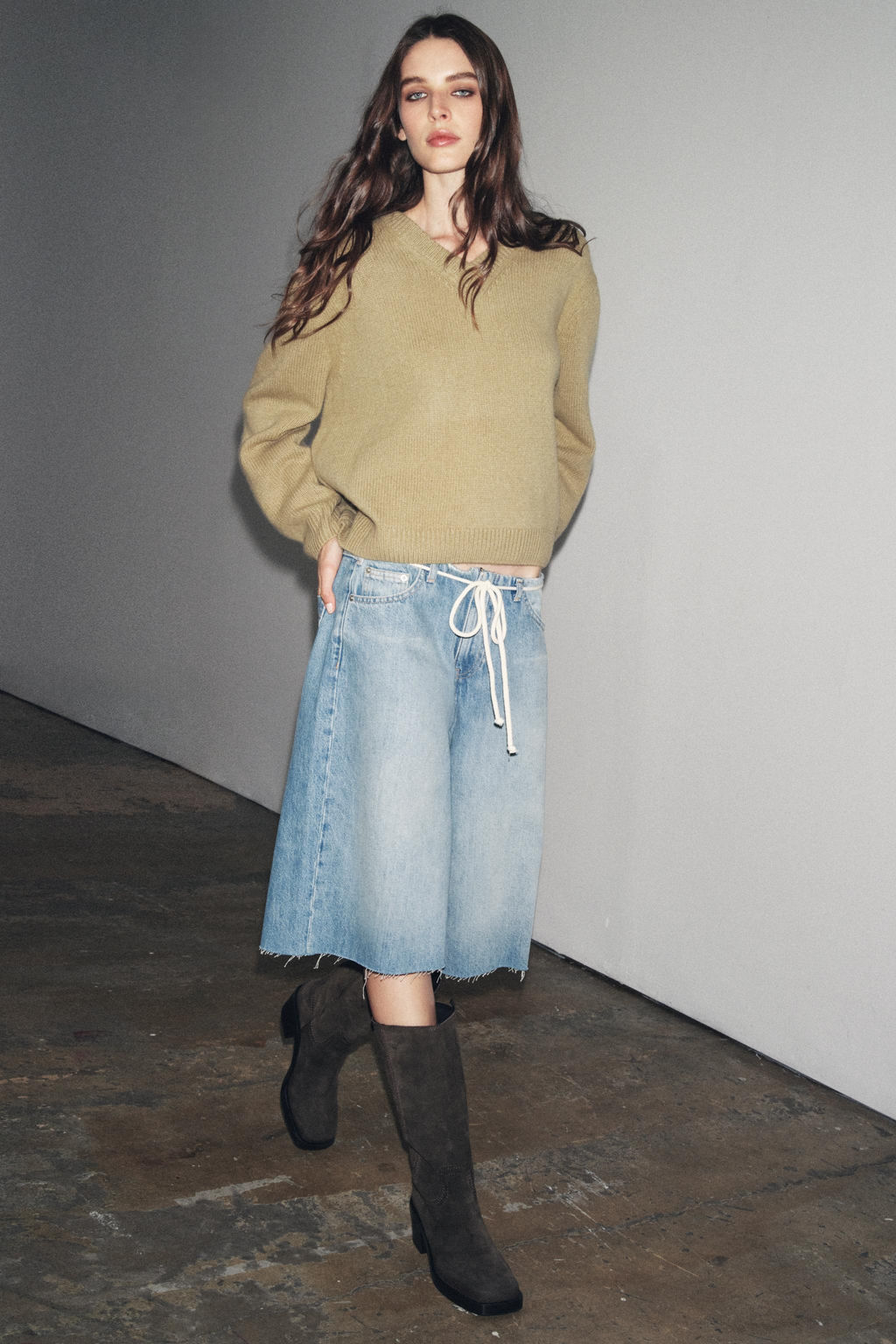 ZW COLLECTION LOW-RISE DENIM BERMUDA SHORTS - Zara фото 4