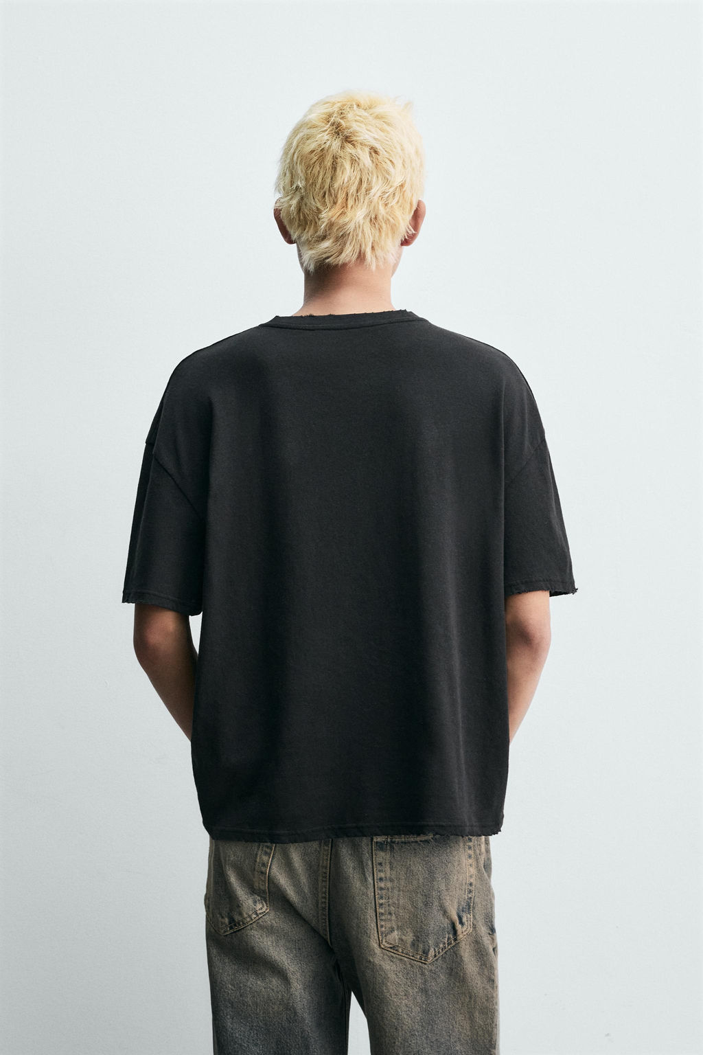 CAMISETA CUELLO PICO ALGOD?N - C??AMO / Negro
